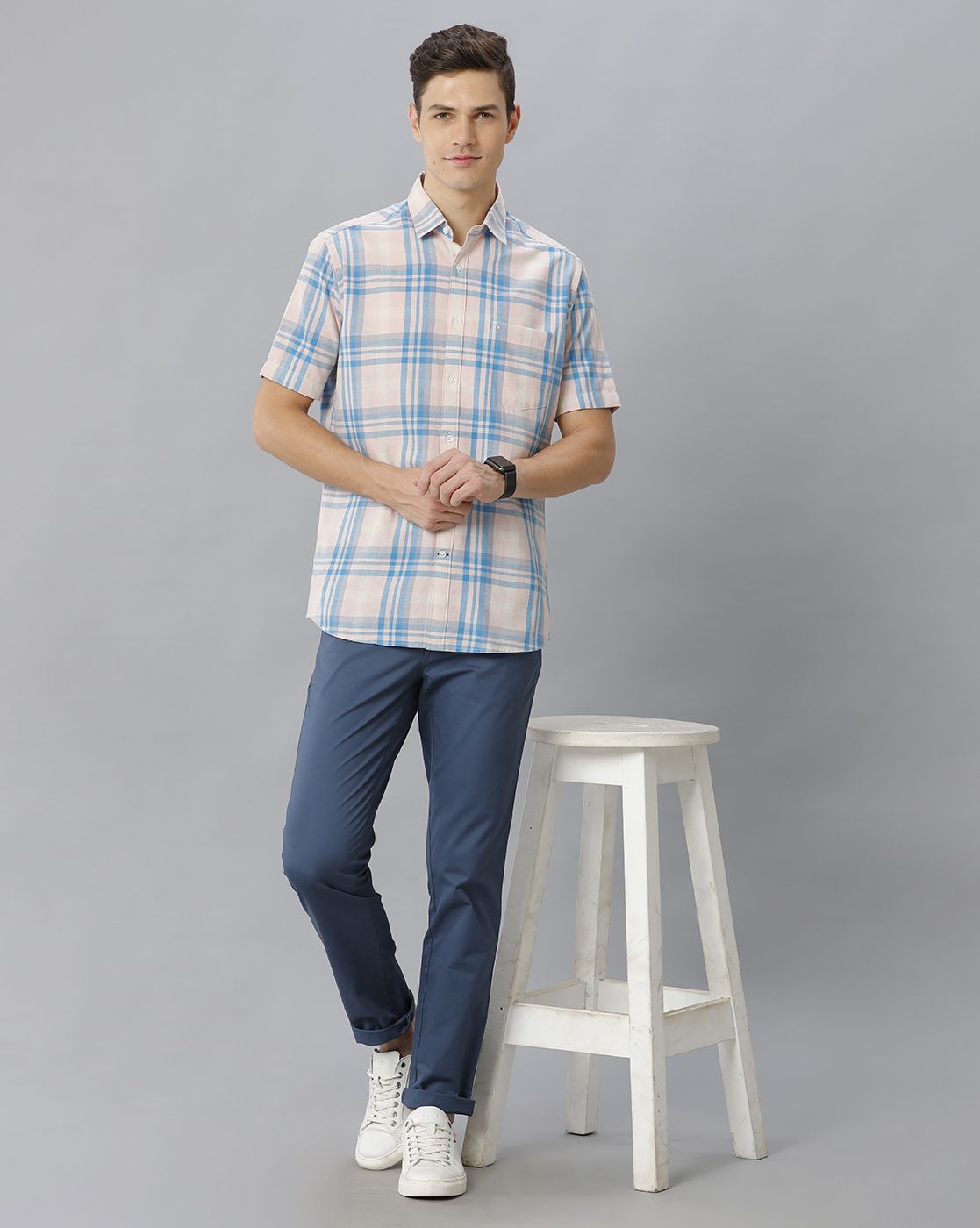 Men's Blended Linen Turquoise Blue Checked Contemporary Fit Full Sleeve Sleeve Casual Shirt