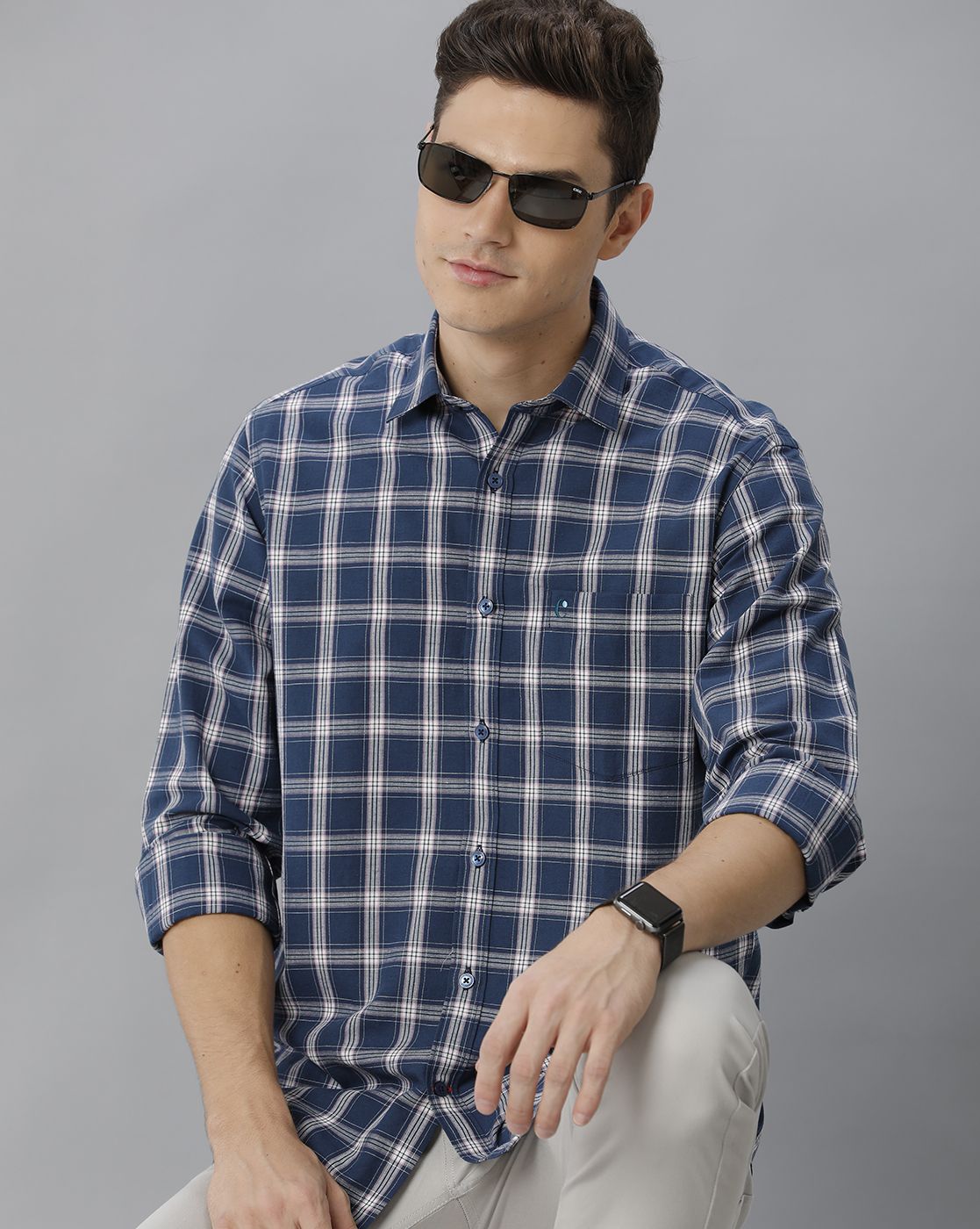 Men's Blended Linen Blue Checked Contemporary Fit Full Sleeve Casual Shirt