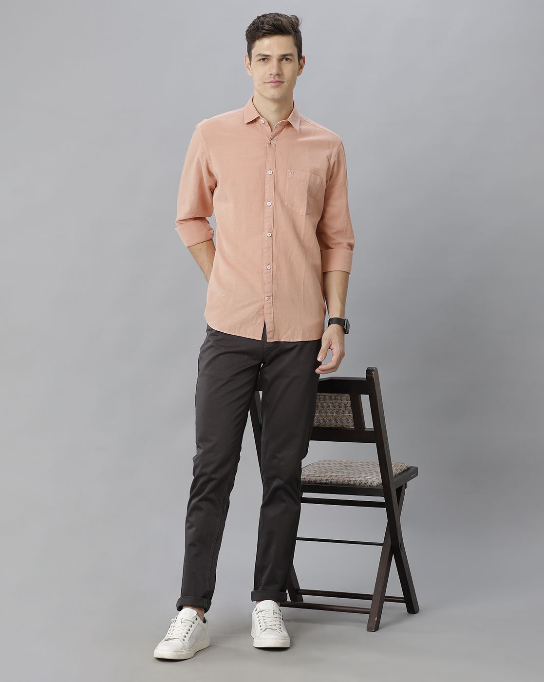 Men's Blended Linen Peach Solid Contemporary Fit Full Sleeve Sleeve Casual Shirt