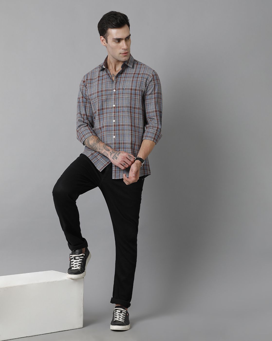 Men's Blended Linen Brown Checked Contemporary Fit Full Sleeve Sleeve Casual Shirt