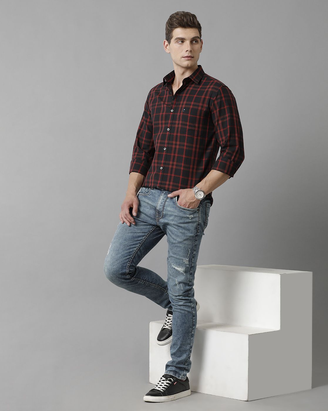 Men's Blended Linen Red Checked Contemporary Fit Full Sleeve Sleeve Casual Shirt