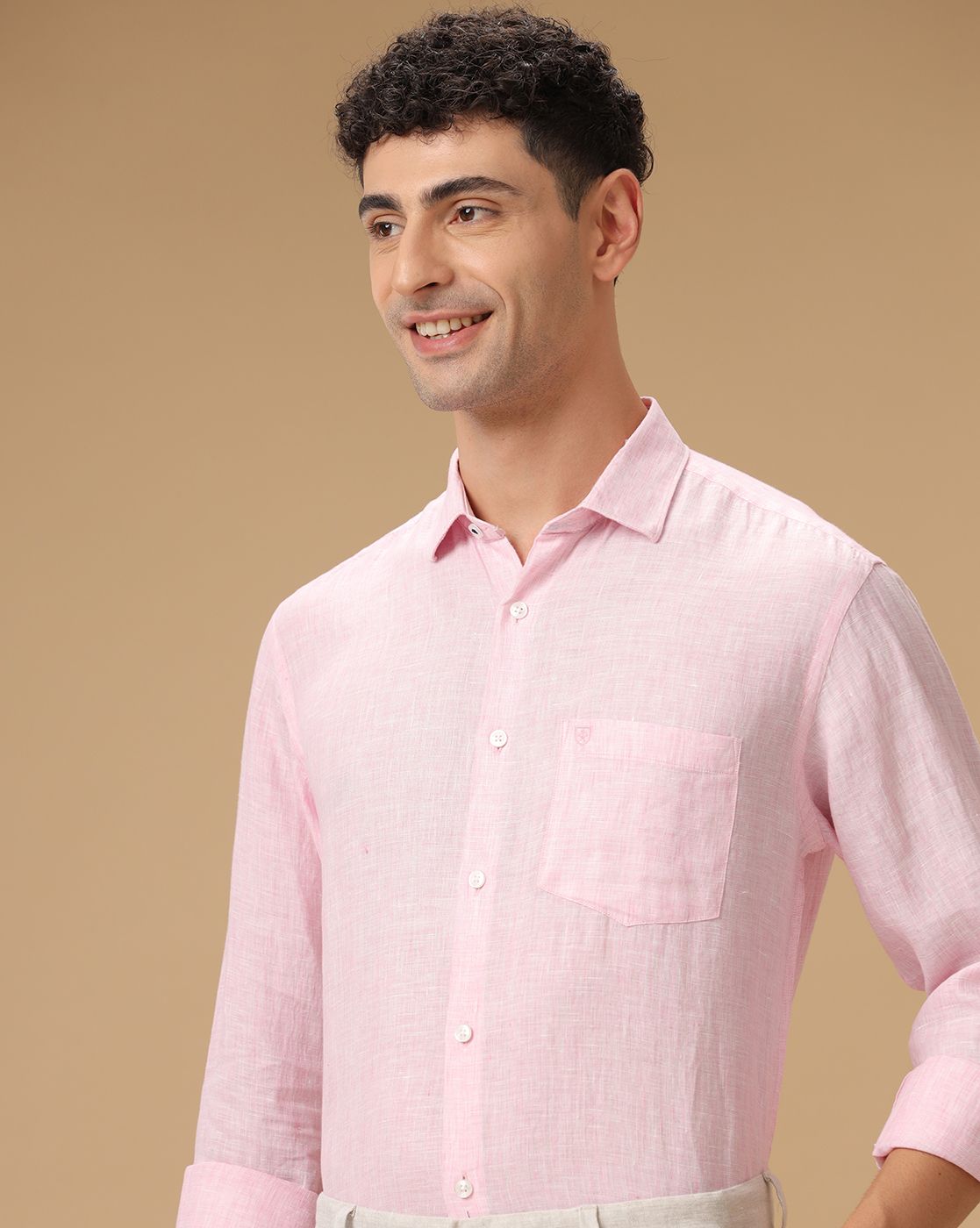 Men's Pure Linen Pink Solid Contemporary Fit Full Sleeve Casual Shirt