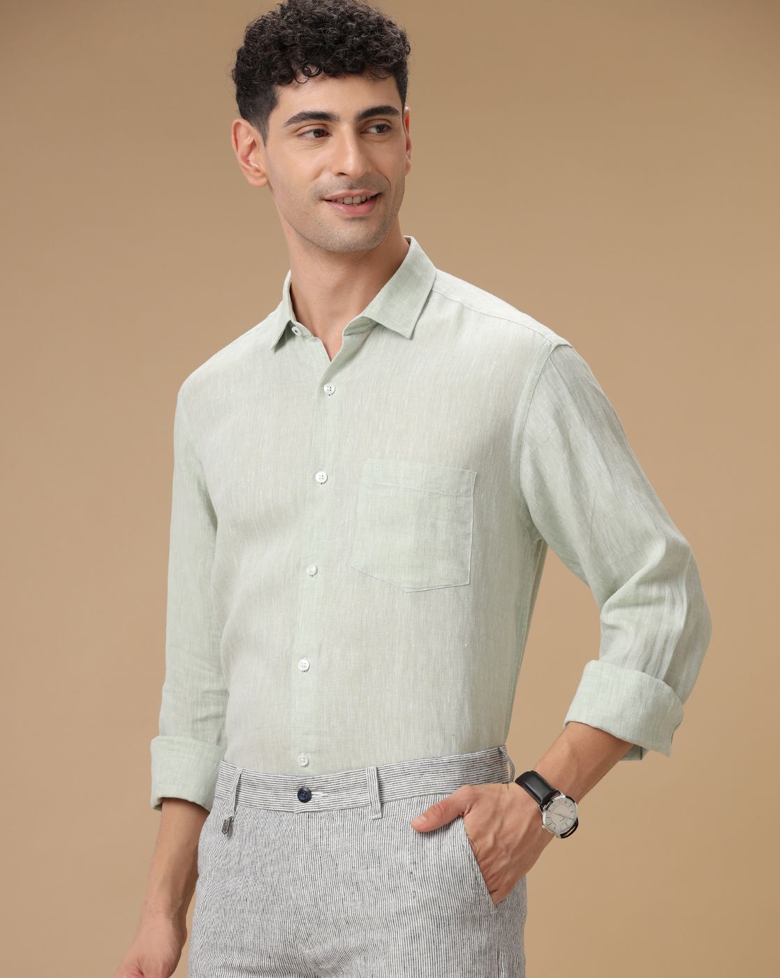 Men's Pure Linen Green Solid Contemporary Fit Full Sleeve Casual Shirt