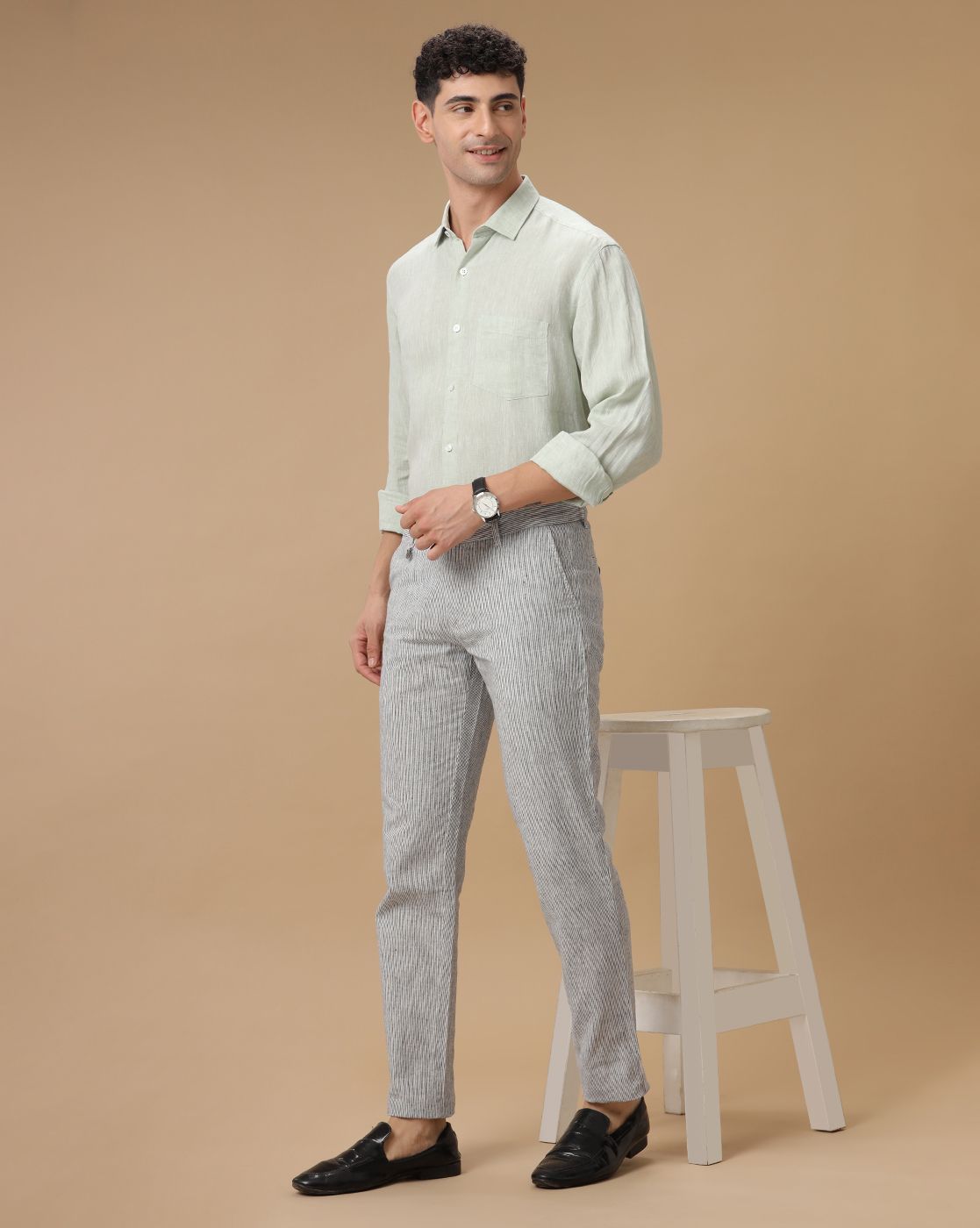 Men's Pure Linen Green Solid Contemporary Fit Full Sleeve Casual Shirt