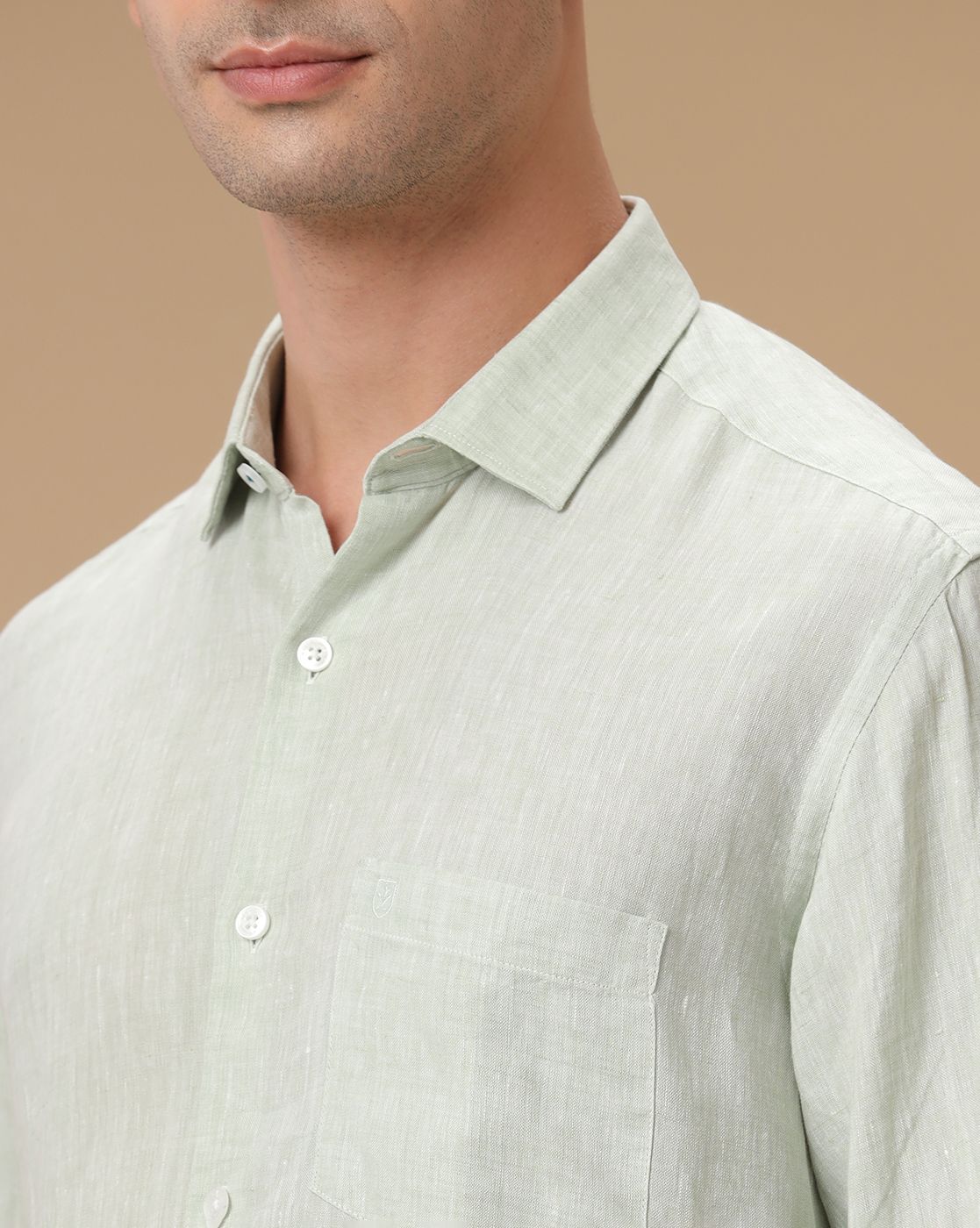 Men's Pure Linen Green Solid Contemporary Fit Full Sleeve Casual Shirt