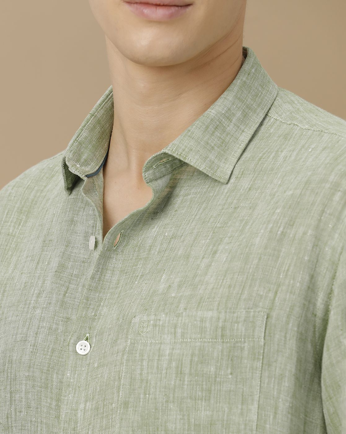 Men's Pure Linen Green Solid Contemporary Fit Full Sleeve Casual Shirt
