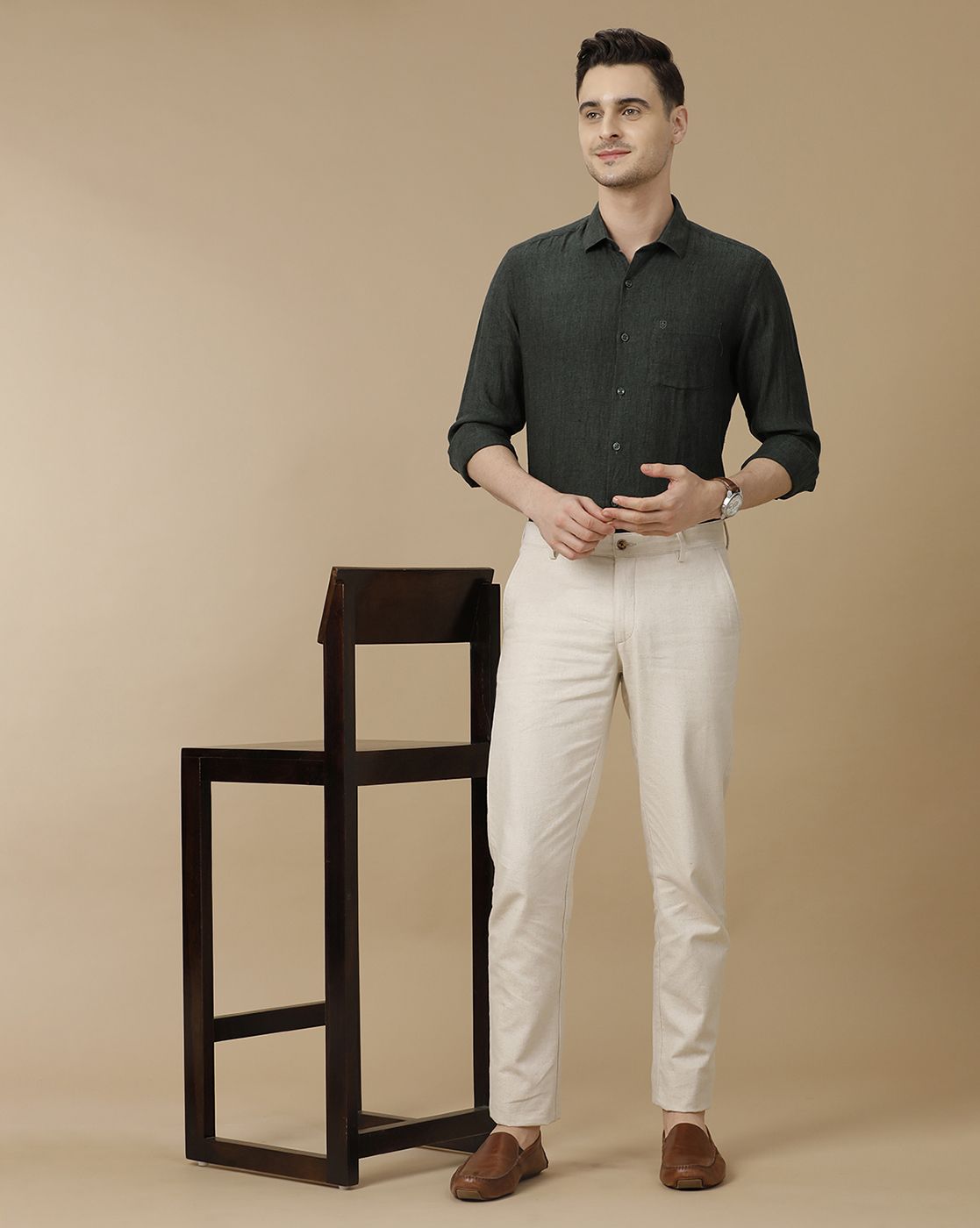 Men's Pure Linen Green Solid Contemporary Fit Full Sleeve Casual Shirt