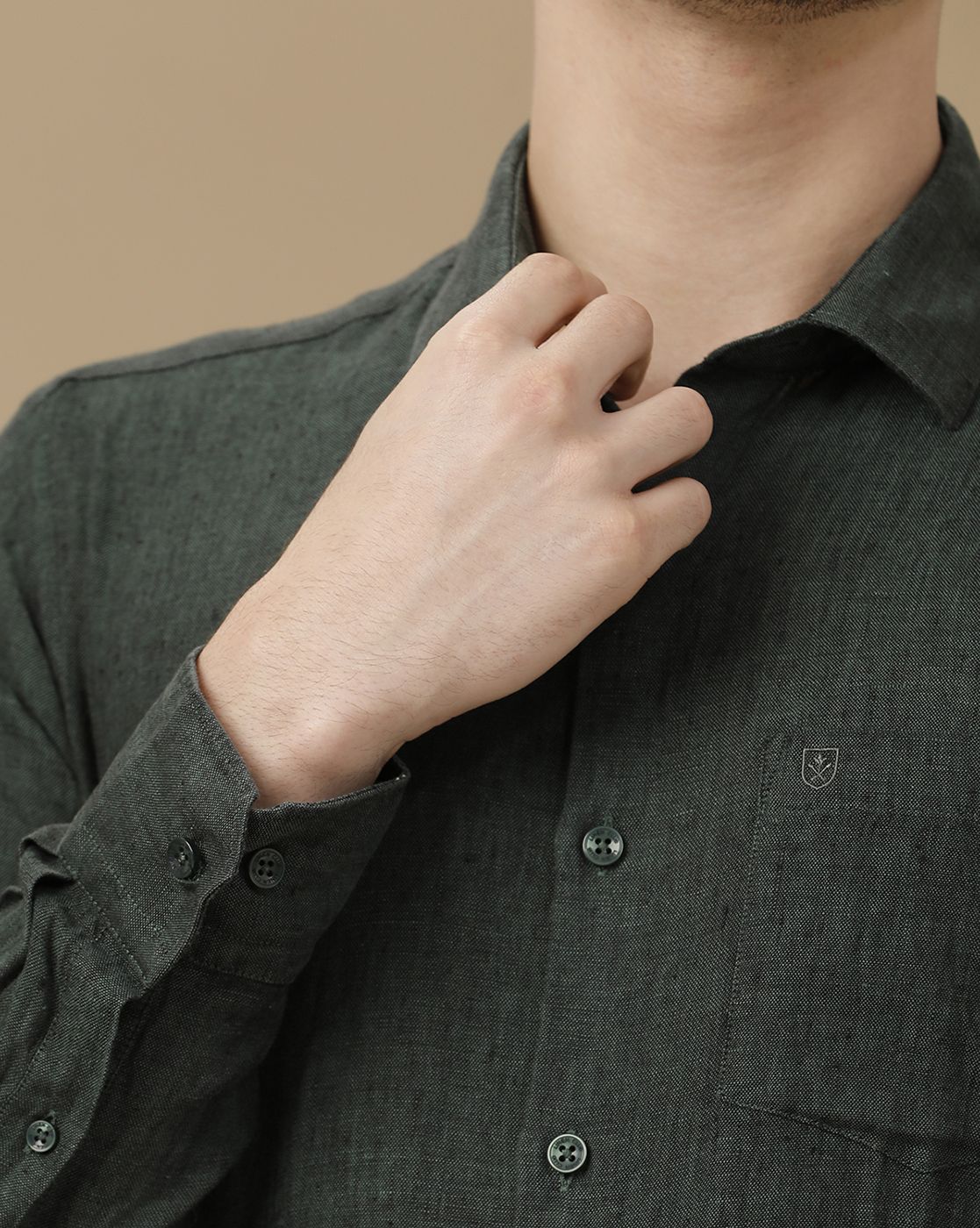 Men's Pure Linen Green Solid Contemporary Fit Full Sleeve Casual Shirt