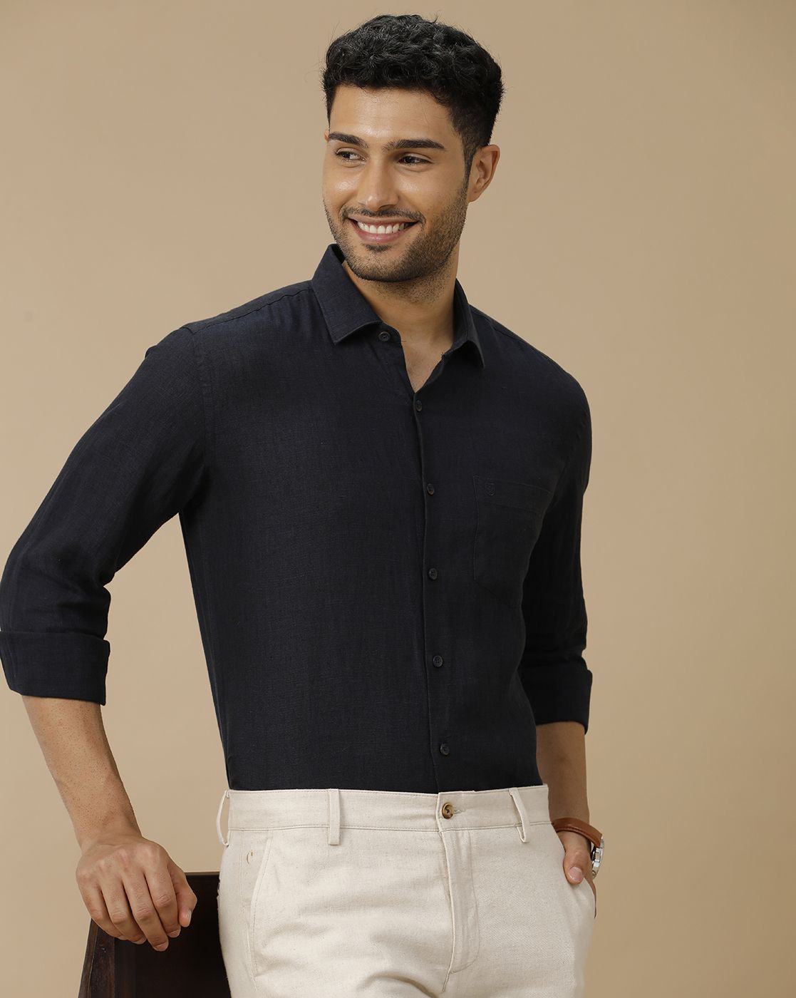 Men's Pure Linen Black Solid Contemporary Fit Full Sleeve Casual Shirt