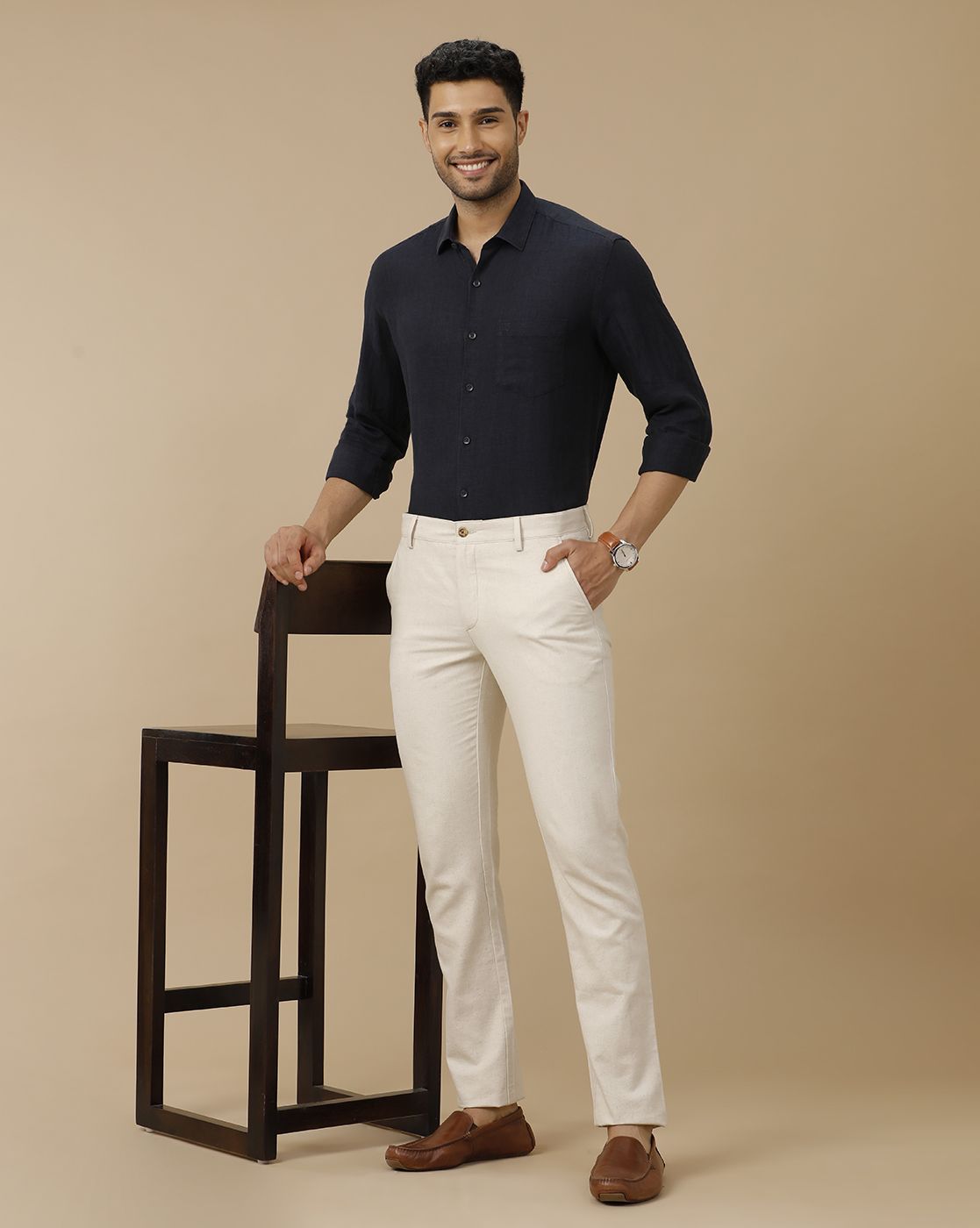 Men's Pure Linen Black Solid Contemporary Fit Full Sleeve Casual Shirt