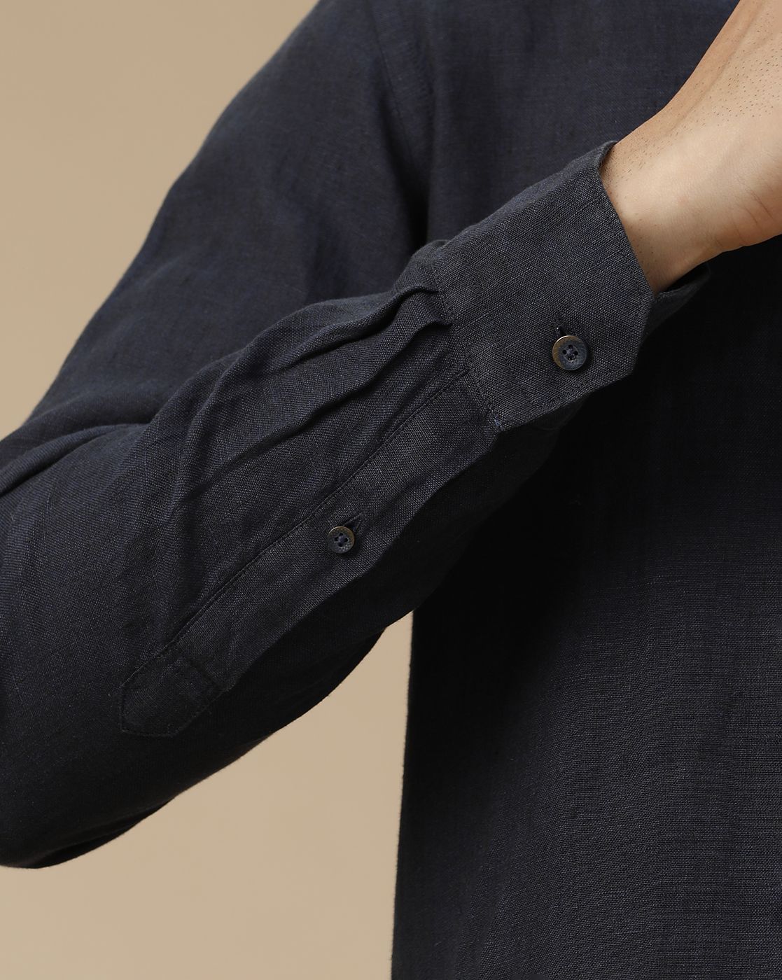 Men's Pure Linen Black Solid Contemporary Fit Full Sleeve Casual Shirt
