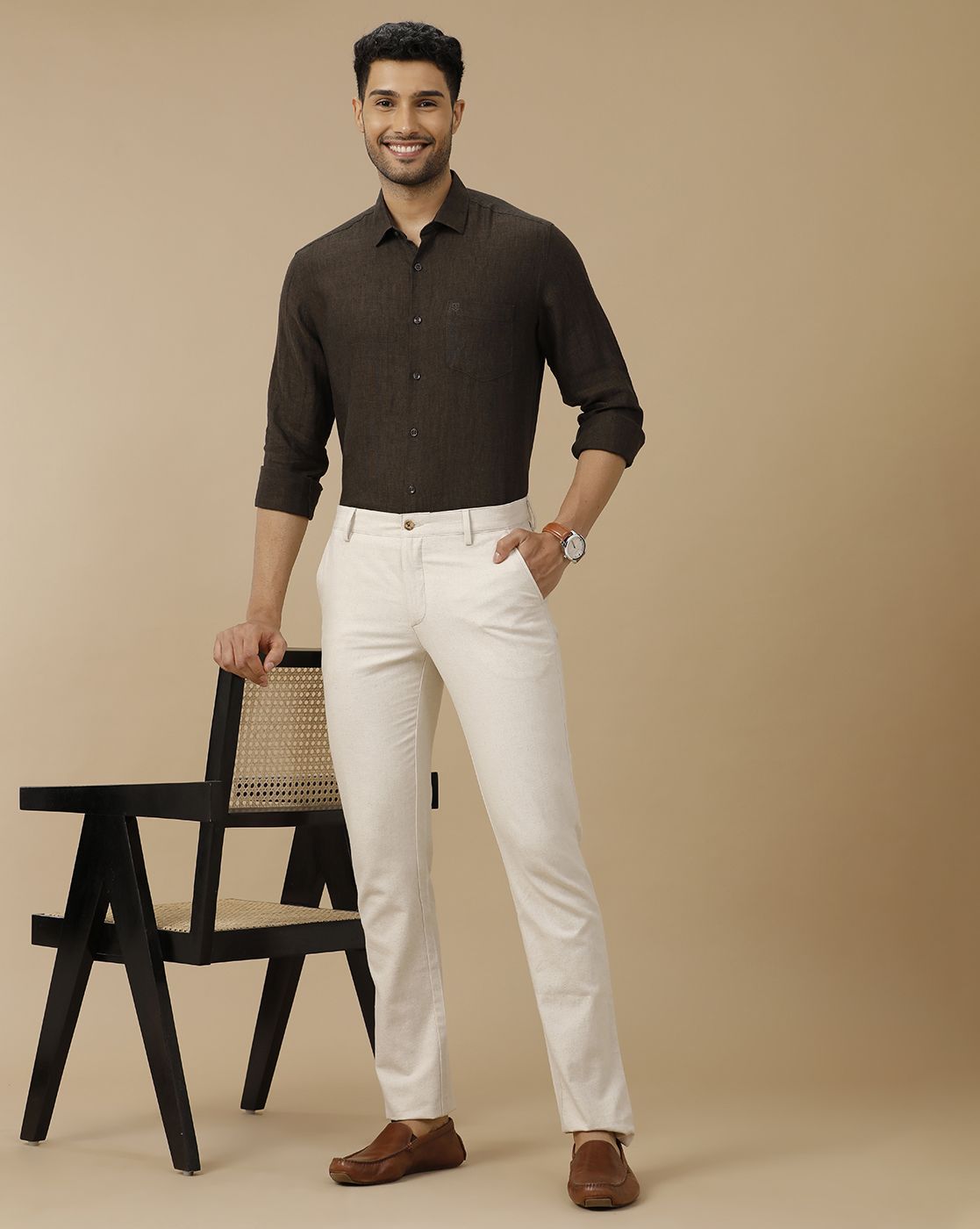 Men's Pure Linen Brown Solid Contemporary Fit Full Sleeve Casual Shirt
