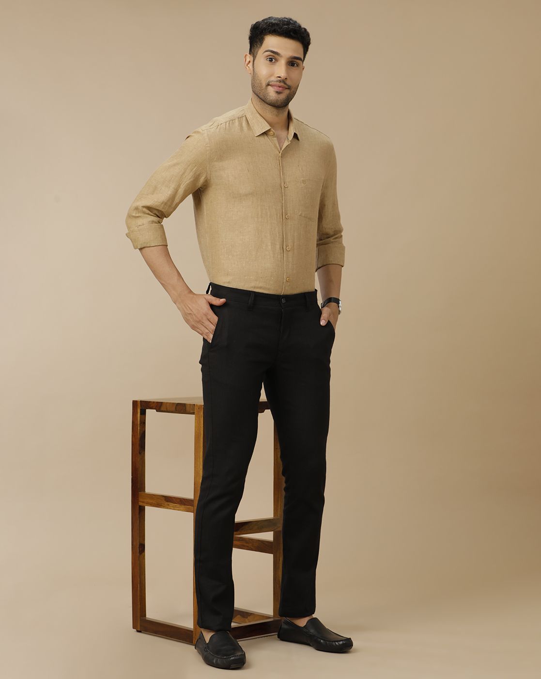 Men's Pure Linen Brown Solid Contemporary Fit Full Sleeve Casual Shirt