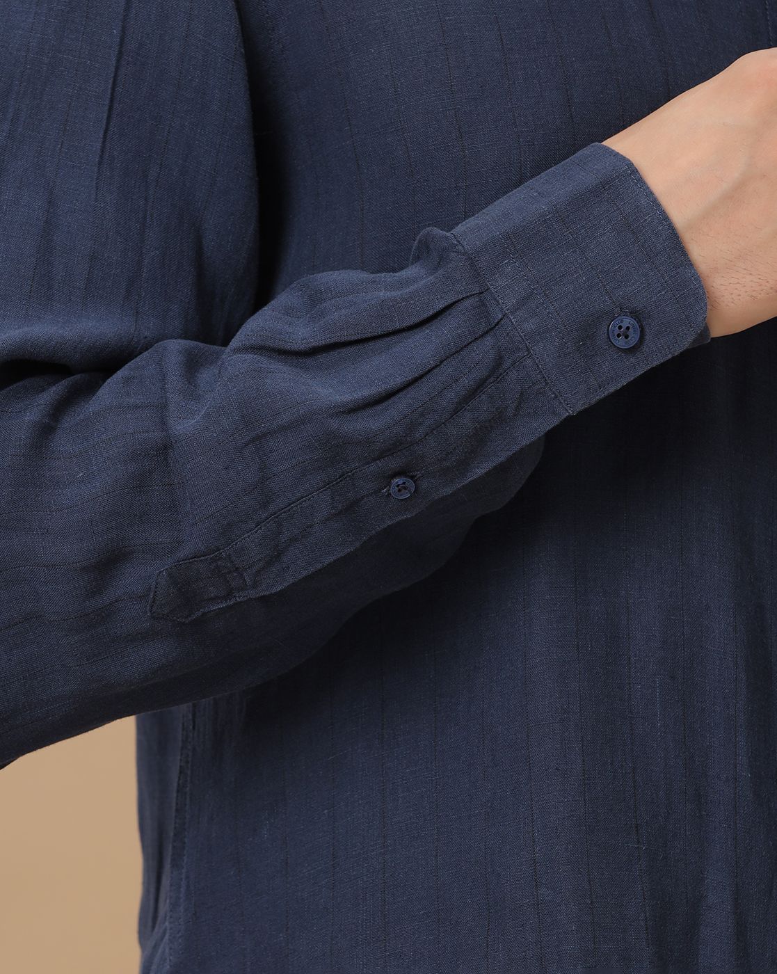 Men's Pure Linen Navy Solid Contemporary Fit Full Sleeve Casual Shirt