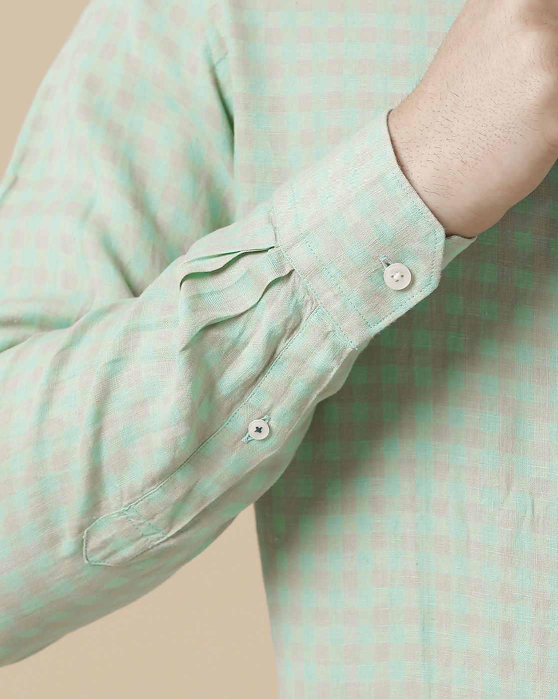 Men's Pure Linen Green Checked Contemporary Fit Full Sleeve Sleeve Casual Shirt