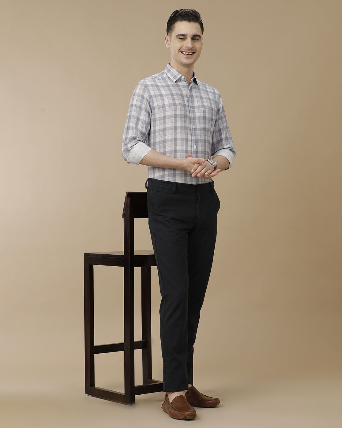 Men's Linen Rich Grey Checked Contemporary Fit Full Sleeve Casual Shirt