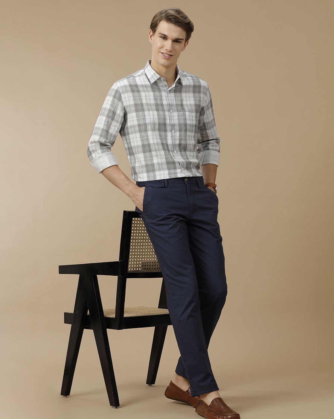 Men's Linen Rich Grey Checked Contemporary Fit Full Sleeve Casual Shirt