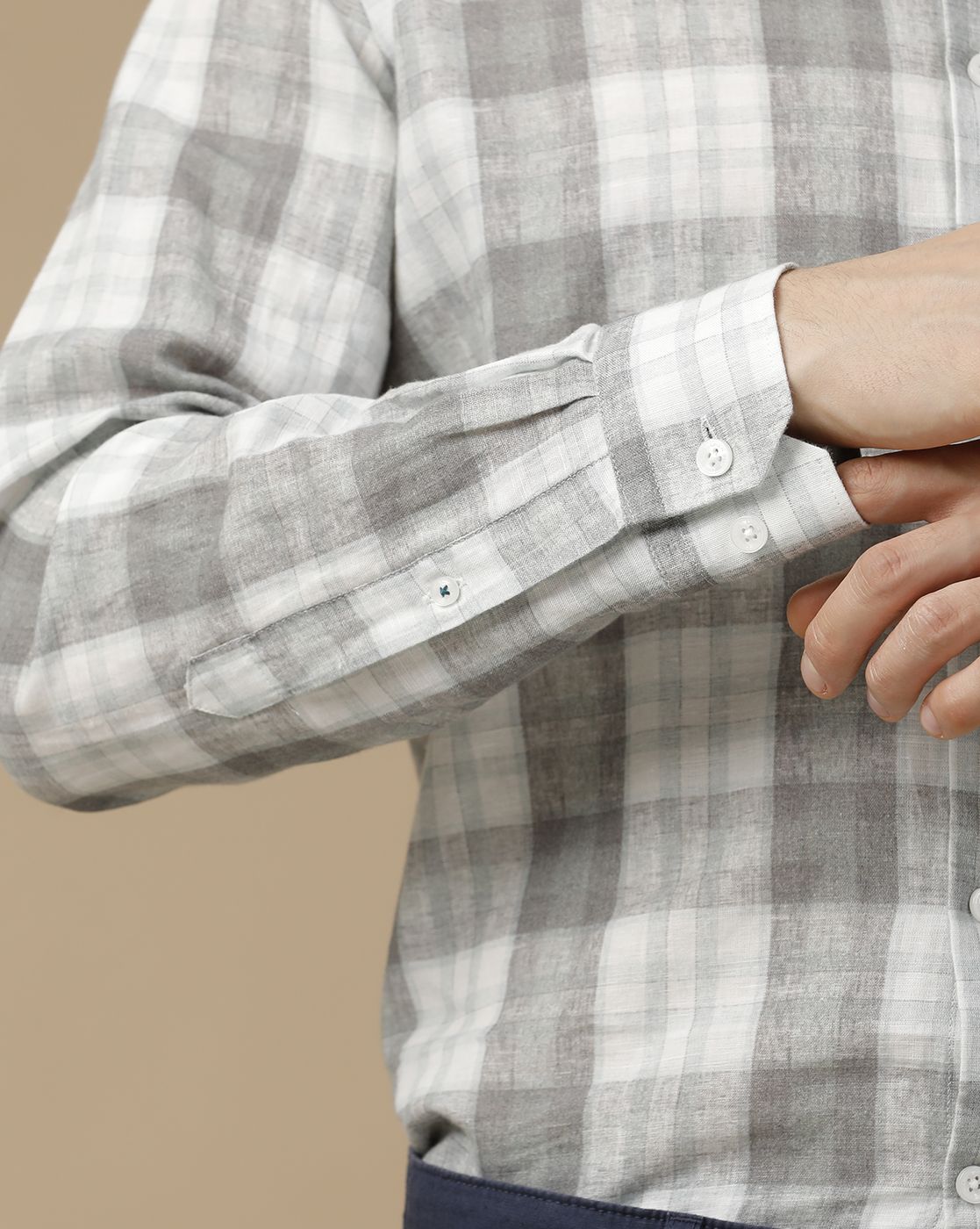 Men's Linen Rich Grey Checked Contemporary Fit Full Sleeve Casual Shirt