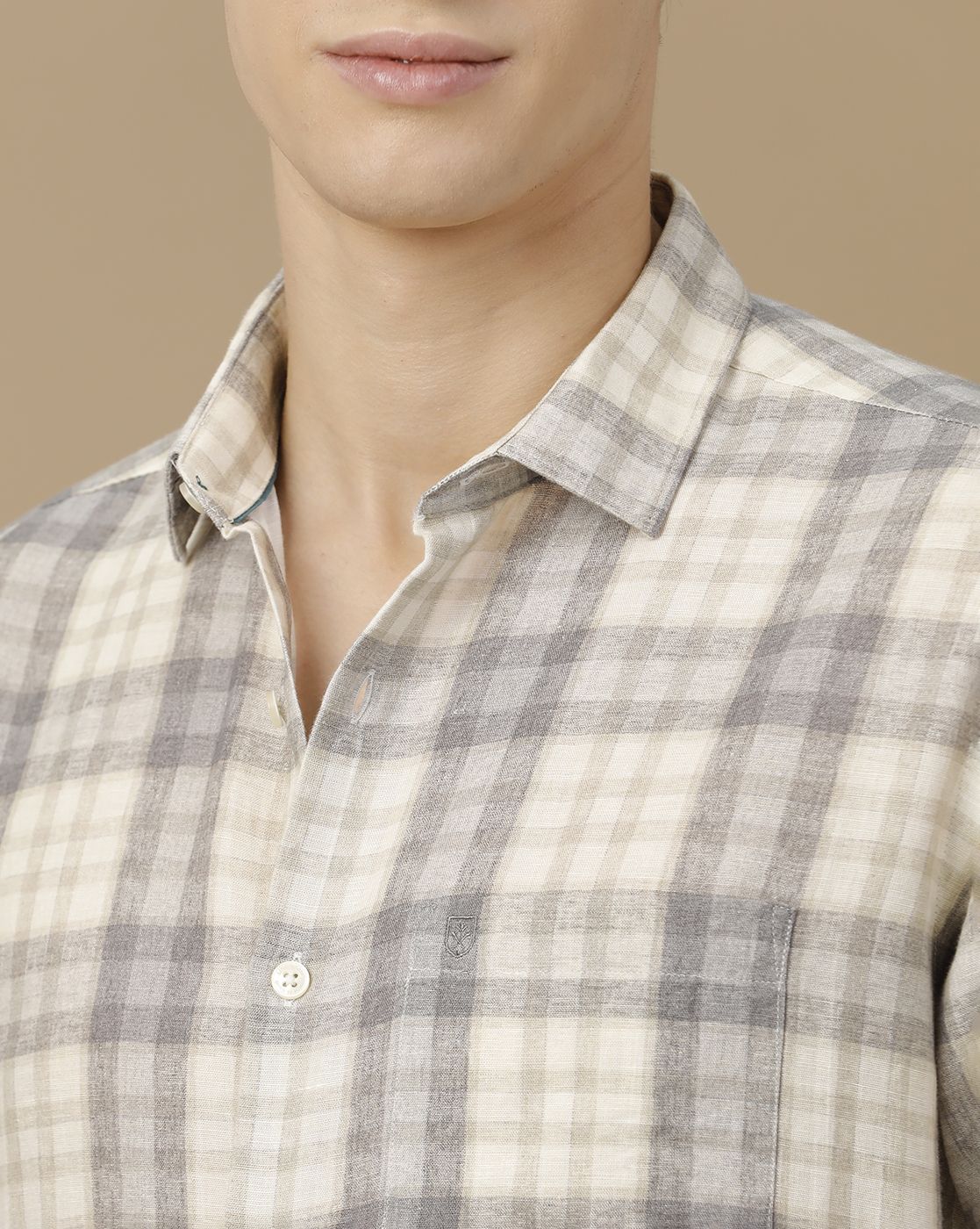 Men's Linen Rich Grey Checked Contemporary Fit Full Sleeve Casual Shirt