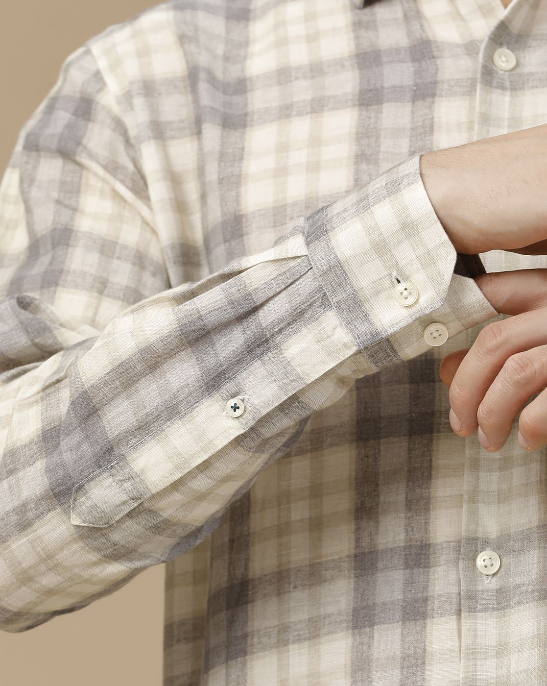 Men's Linen Rich Grey Checked Contemporary Fit Full Sleeve Casual Shirt