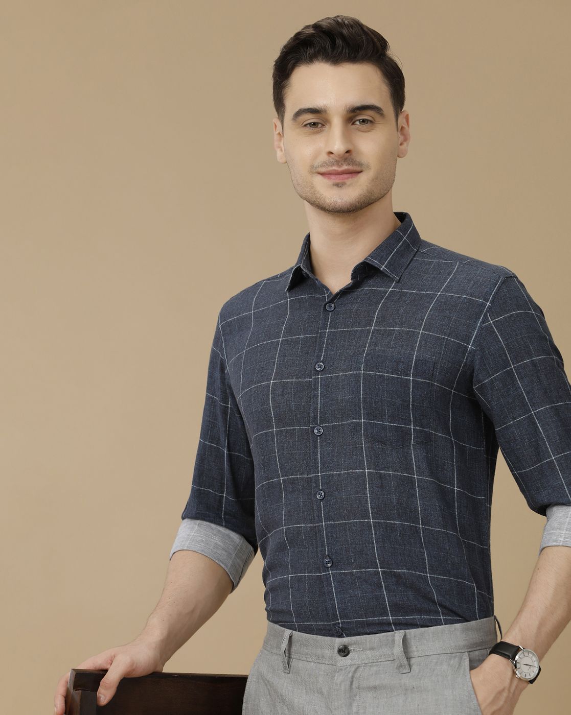 Men's Linen Rich Navy Blue Checked Contemporary Fit Full Sleeve Casual Shirt