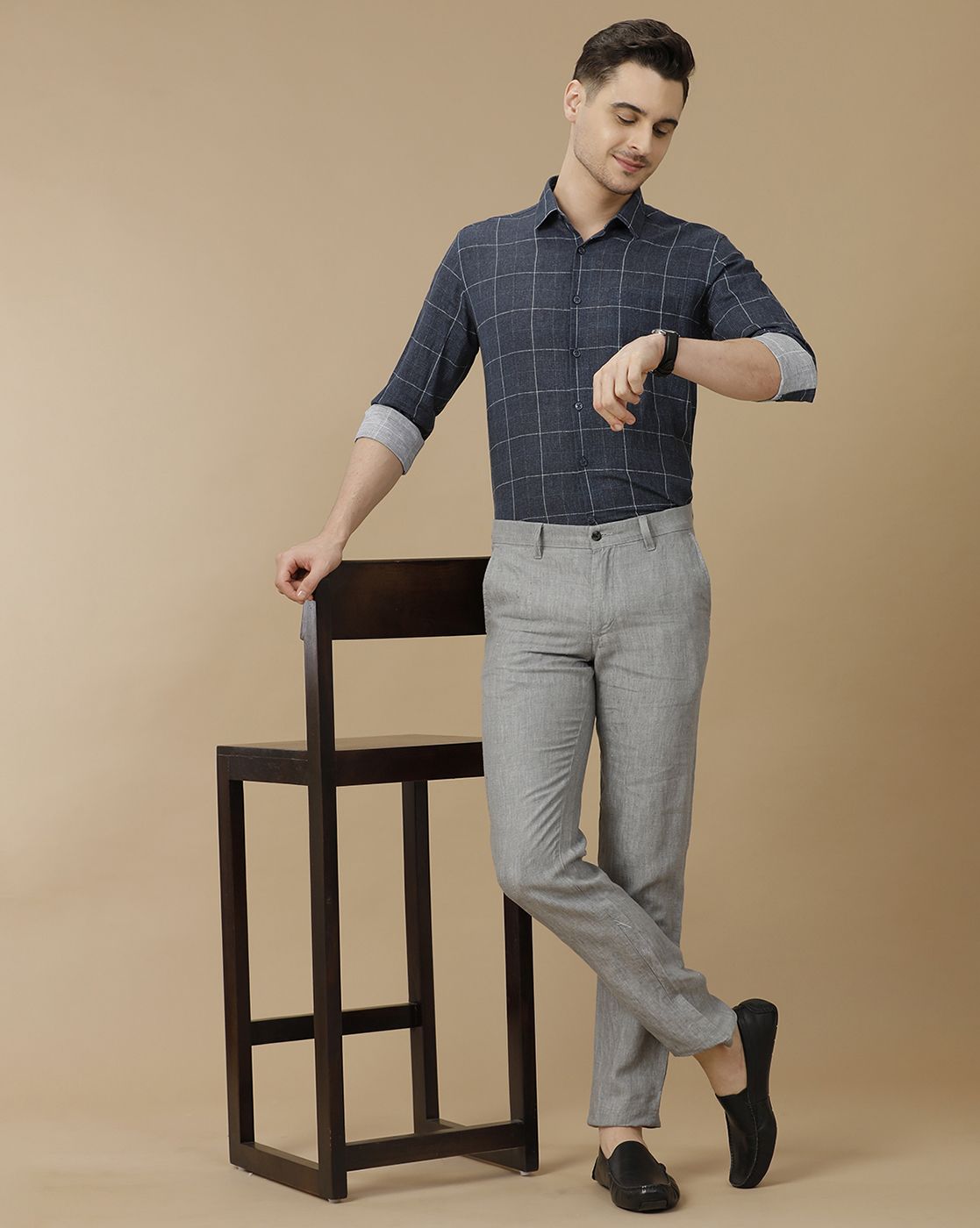 Men's Linen Rich Navy Blue Checked Contemporary Fit Full Sleeve Casual Shirt