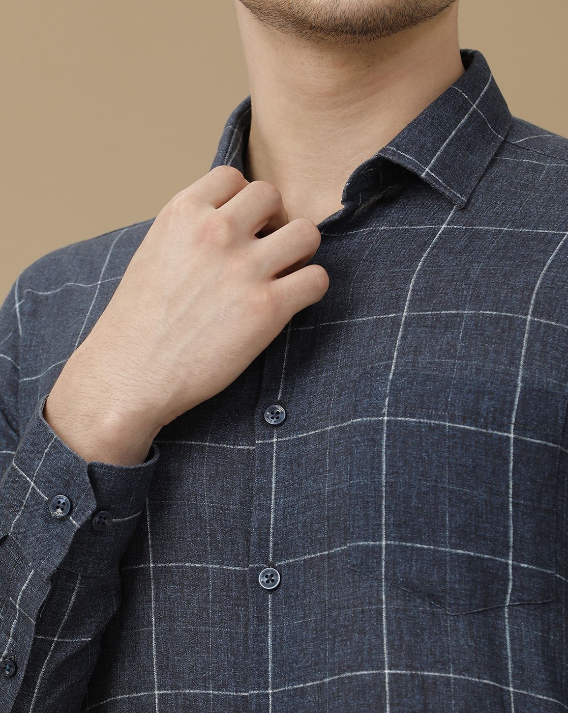 Men's Linen Rich Navy Blue Checked Contemporary Fit Full Sleeve Casual Shirt