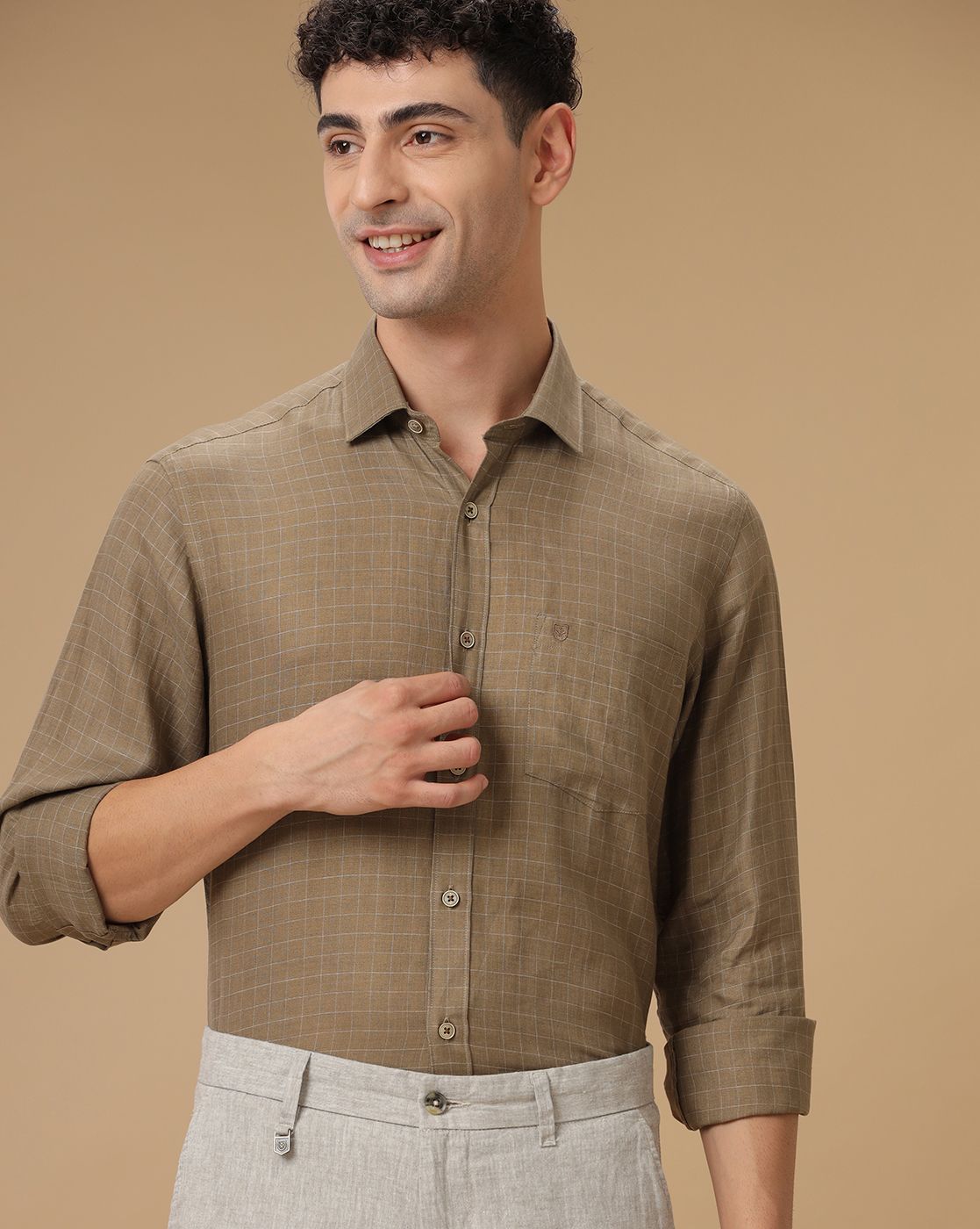 Men's Pure Linen Brown Checked Contemporary Fit Full Sleeve Casual Shirt