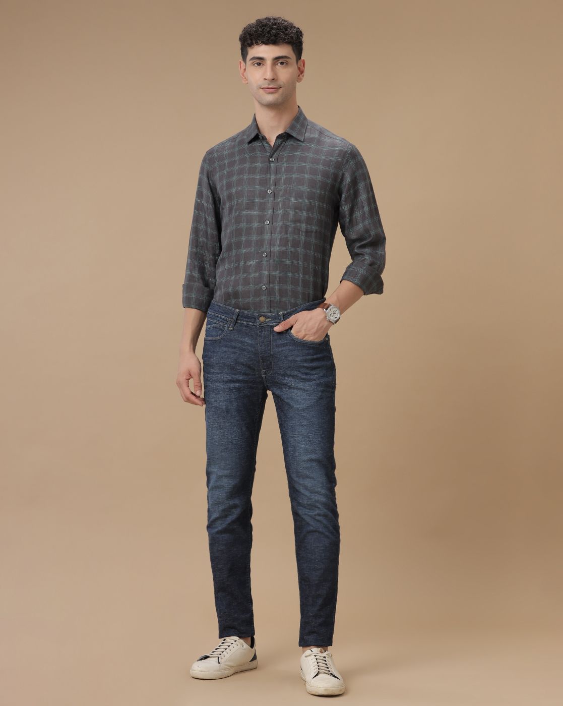 Men's Pure Linen Grey Checked Contemporary Fit Full Sleeve Casual Shirt
