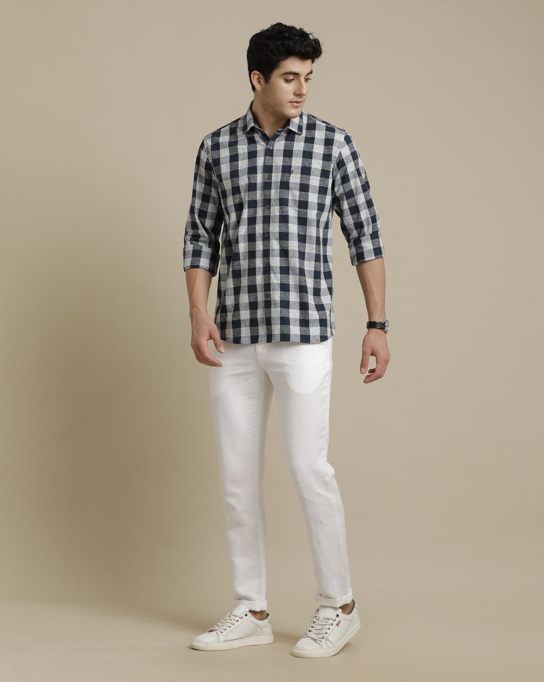 Men's Pure Linen Black Checked Contemporary Fit Full Sleeve Sleeve Casual Shirt