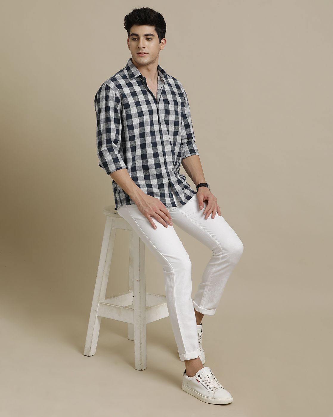 Men's Pure Linen Black Checked Contemporary Fit Full Sleeve Sleeve Casual Shirt