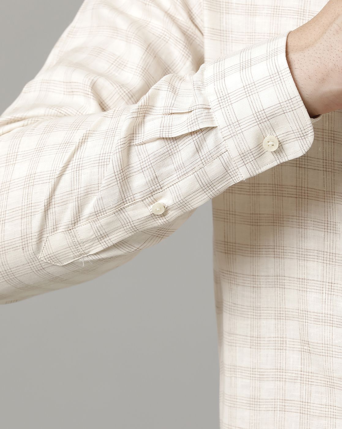 Men's Pure Linen Beige Checked Contemporary Fit Full Sleeve Sleeve Casual Shirt