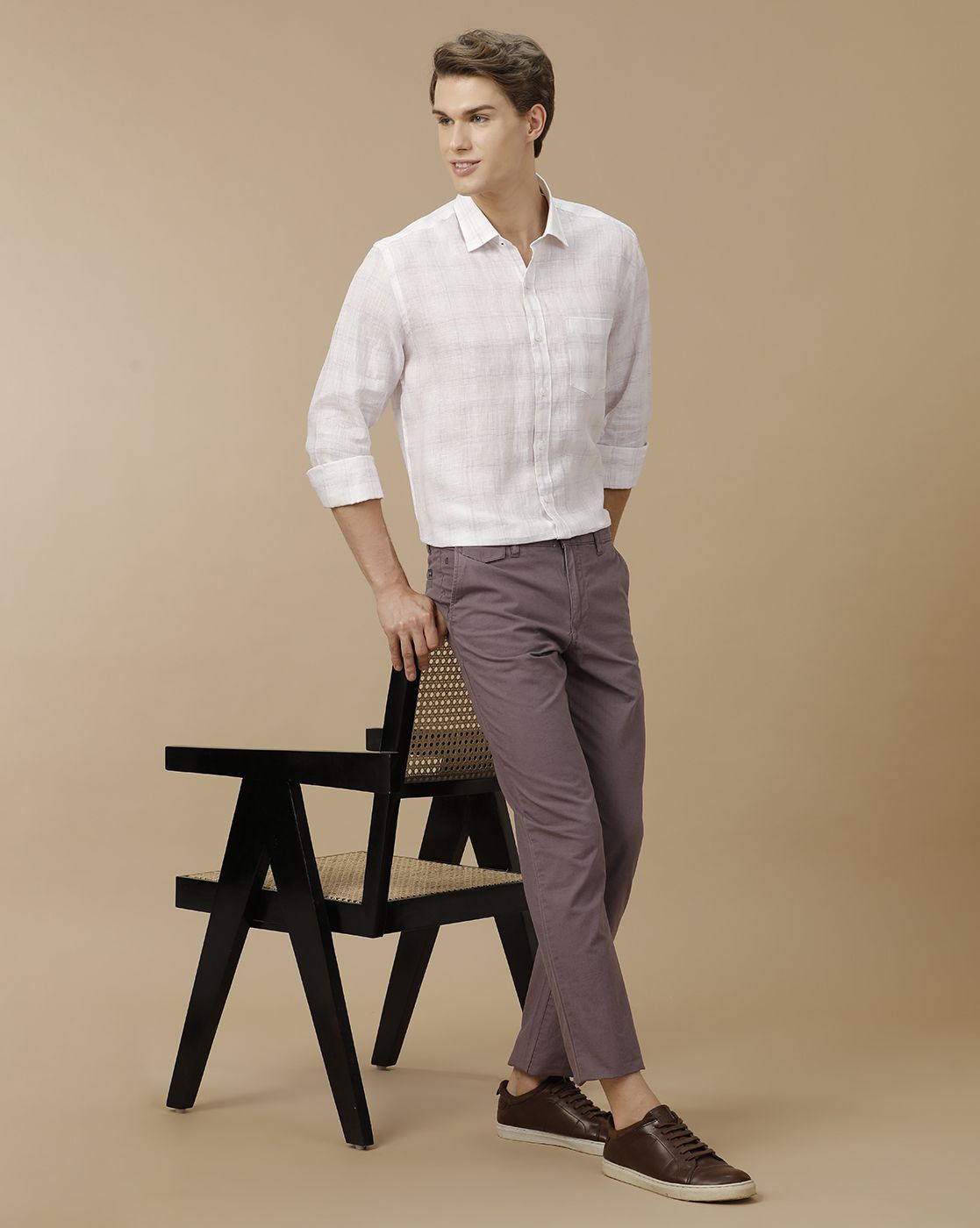 Men's Pure Linen White Checked Contemporary Fit Full Sleeve Casual Shirt