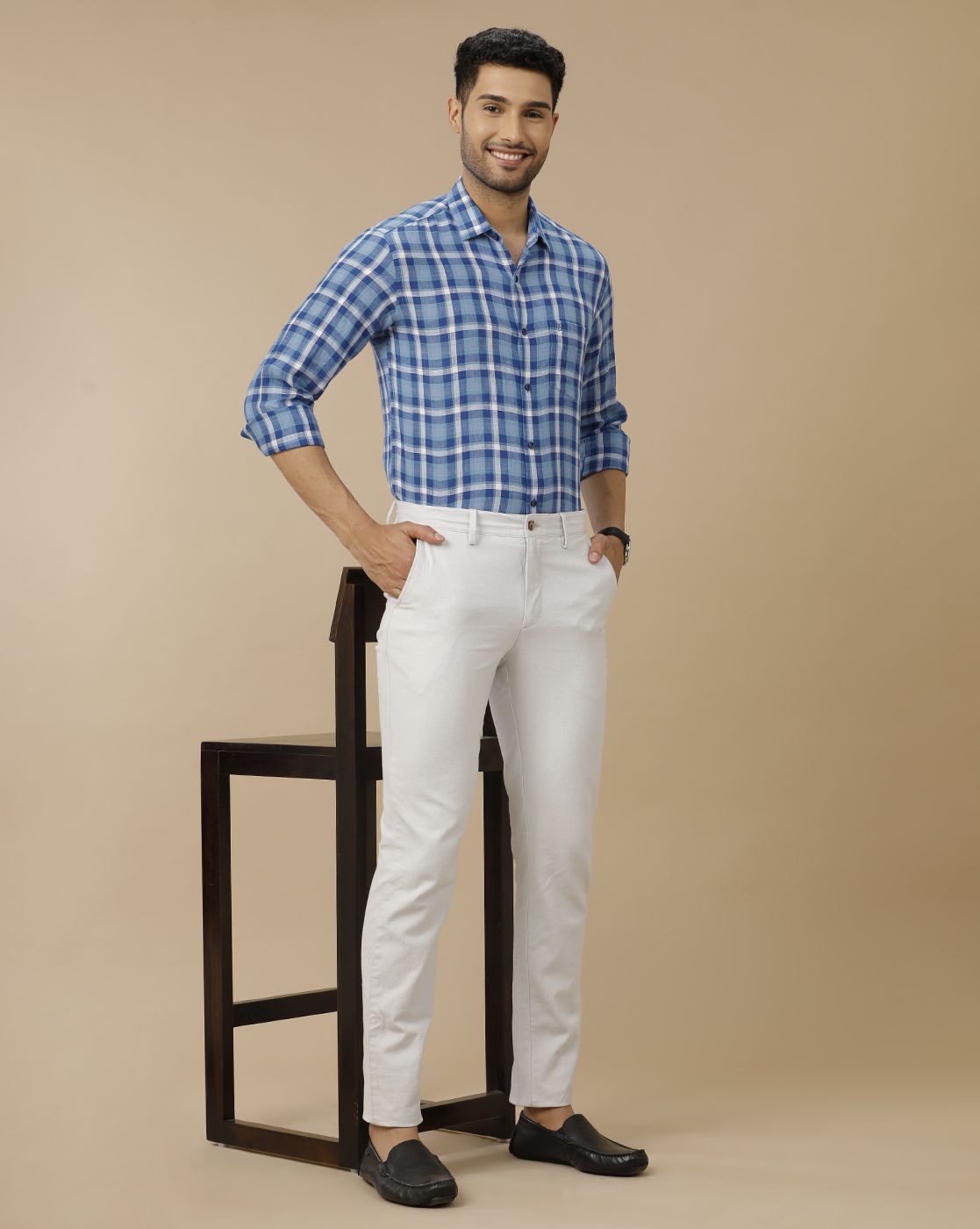 Men's Pure Linen Blue Checked Contemporary Fit Full Sleeve Casual Shirt