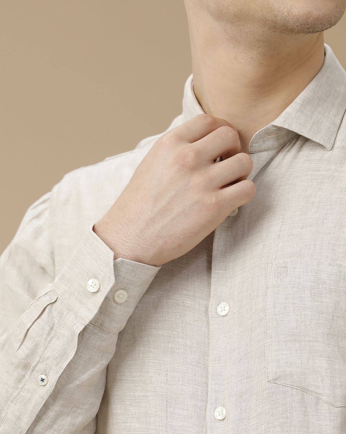 Men's Pure Linen Beige Solid Contemporary Fit Full Sleeve Casual Shirt