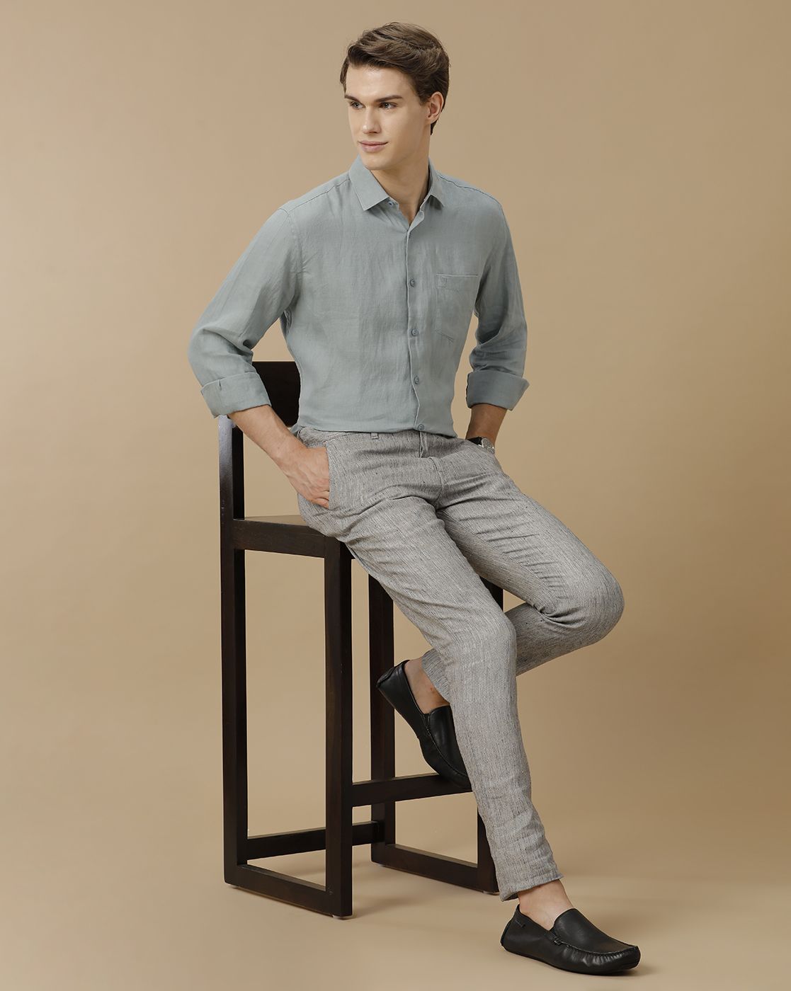 Men's Pure Linen Green Solid Contemporary Fit Full Sleeve Casual Shirt