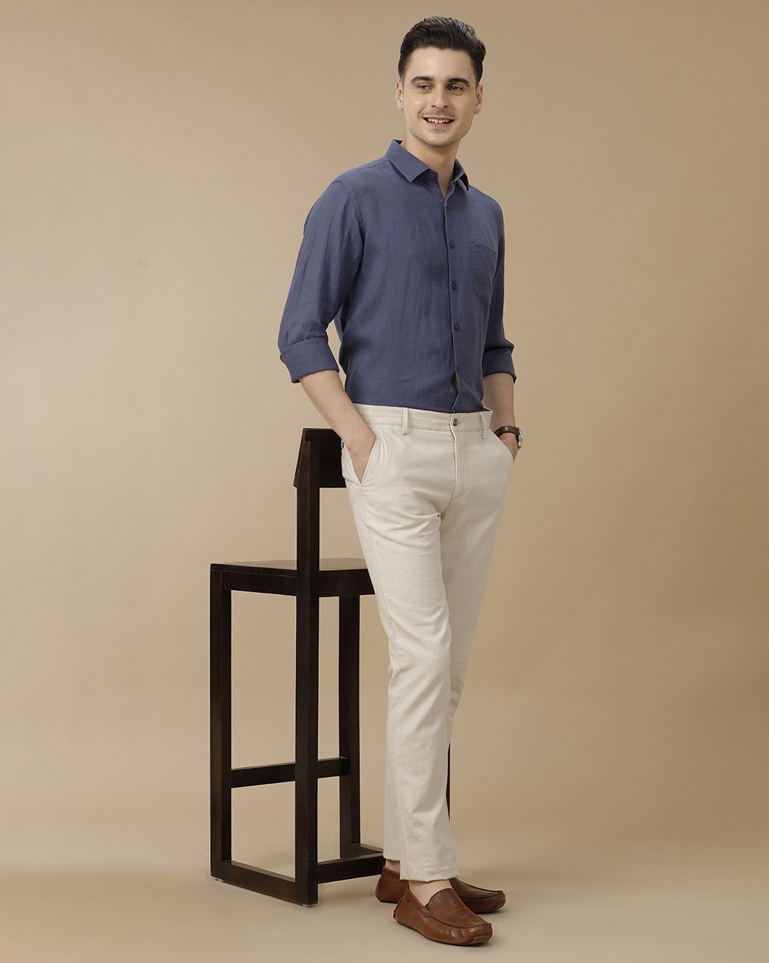 Men's Pure Linen Blue Solid Contemporary Fit Full Sleeve Casual Shirt