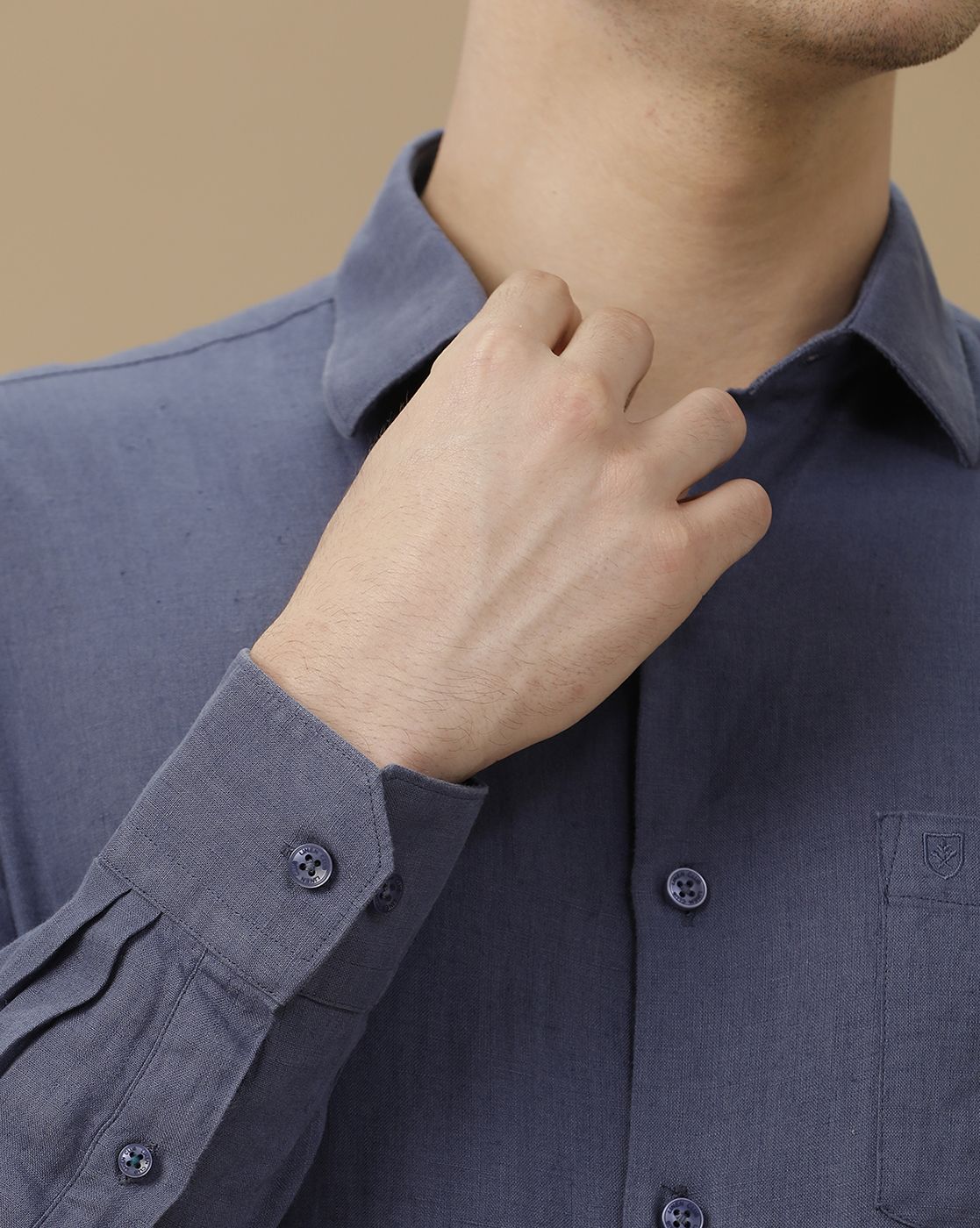 Men's Pure Linen Blue Solid Contemporary Fit Full Sleeve Casual Shirt