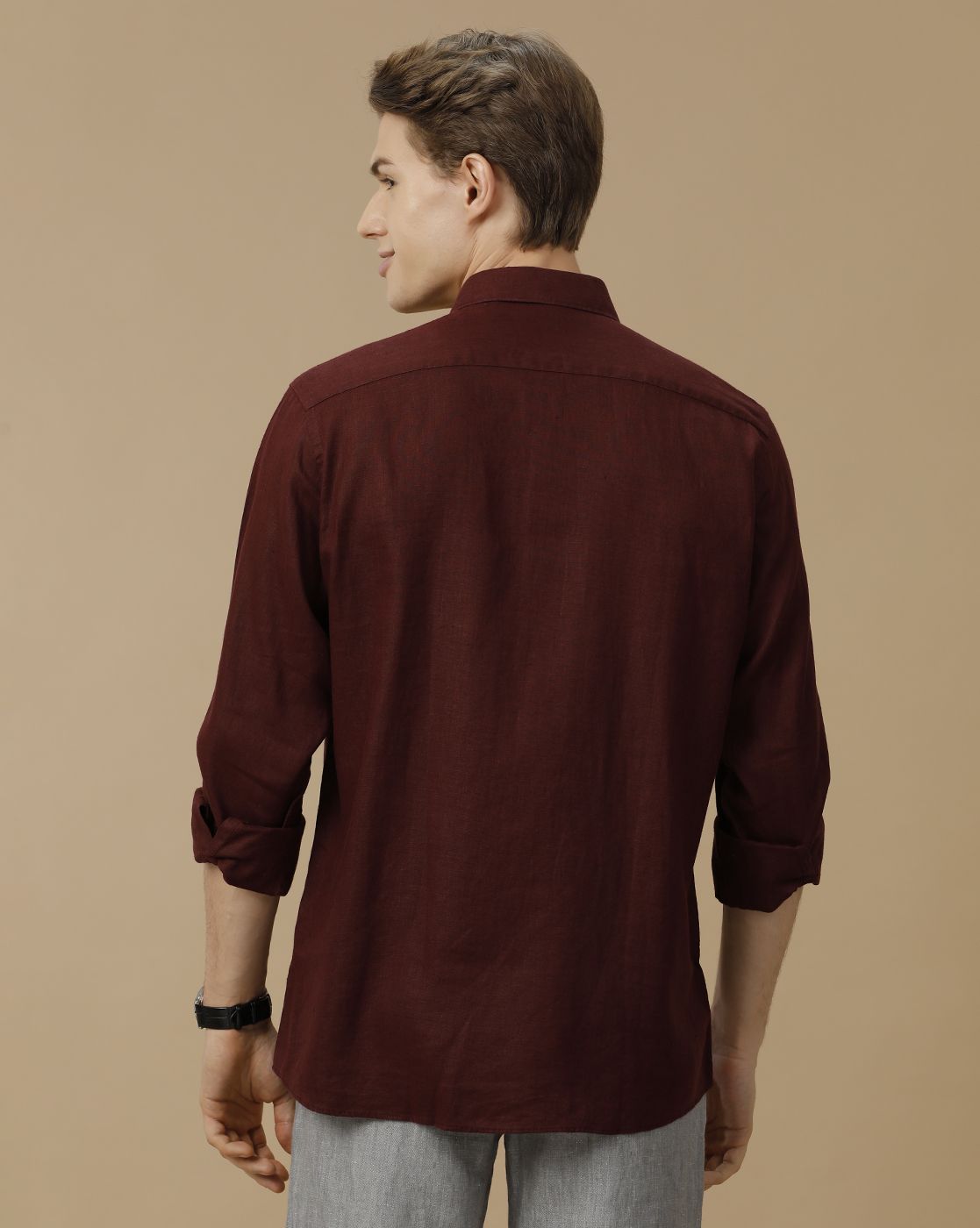 Men's Pure Linen Maroon Solid Contemporary Fit Full Sleeve Casual Shirt
