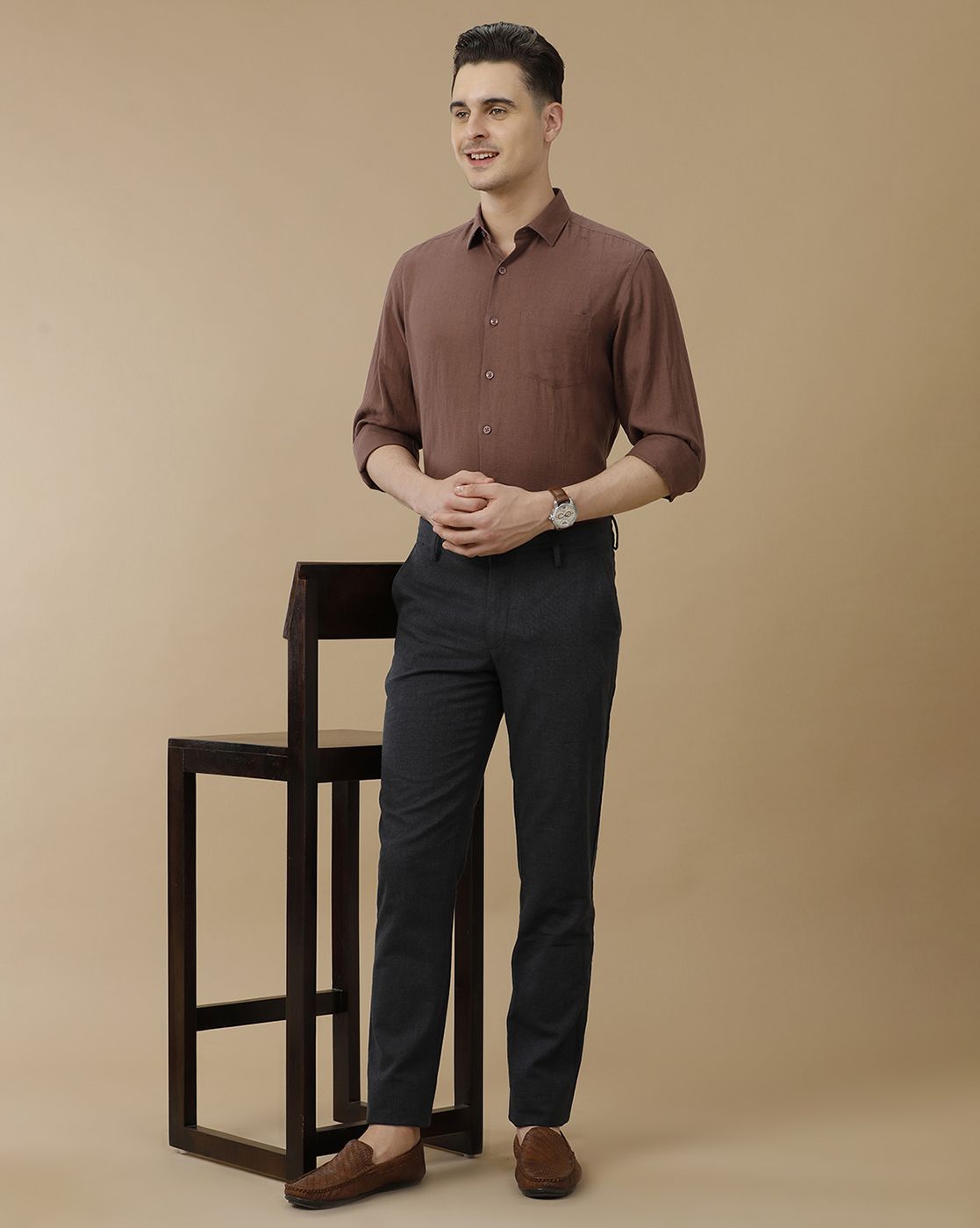Men's Pure Linen Brown Solid Contemporary Fit Full Sleeve Casual Shirt