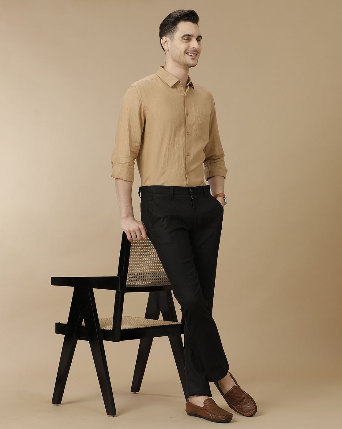 Men's Pure Linen Brown Solid Contemporary Fit Full Sleeve Casual Shirt