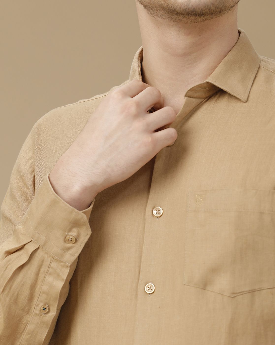 Men's Pure Linen Brown Solid Contemporary Fit Full Sleeve Casual Shirt
