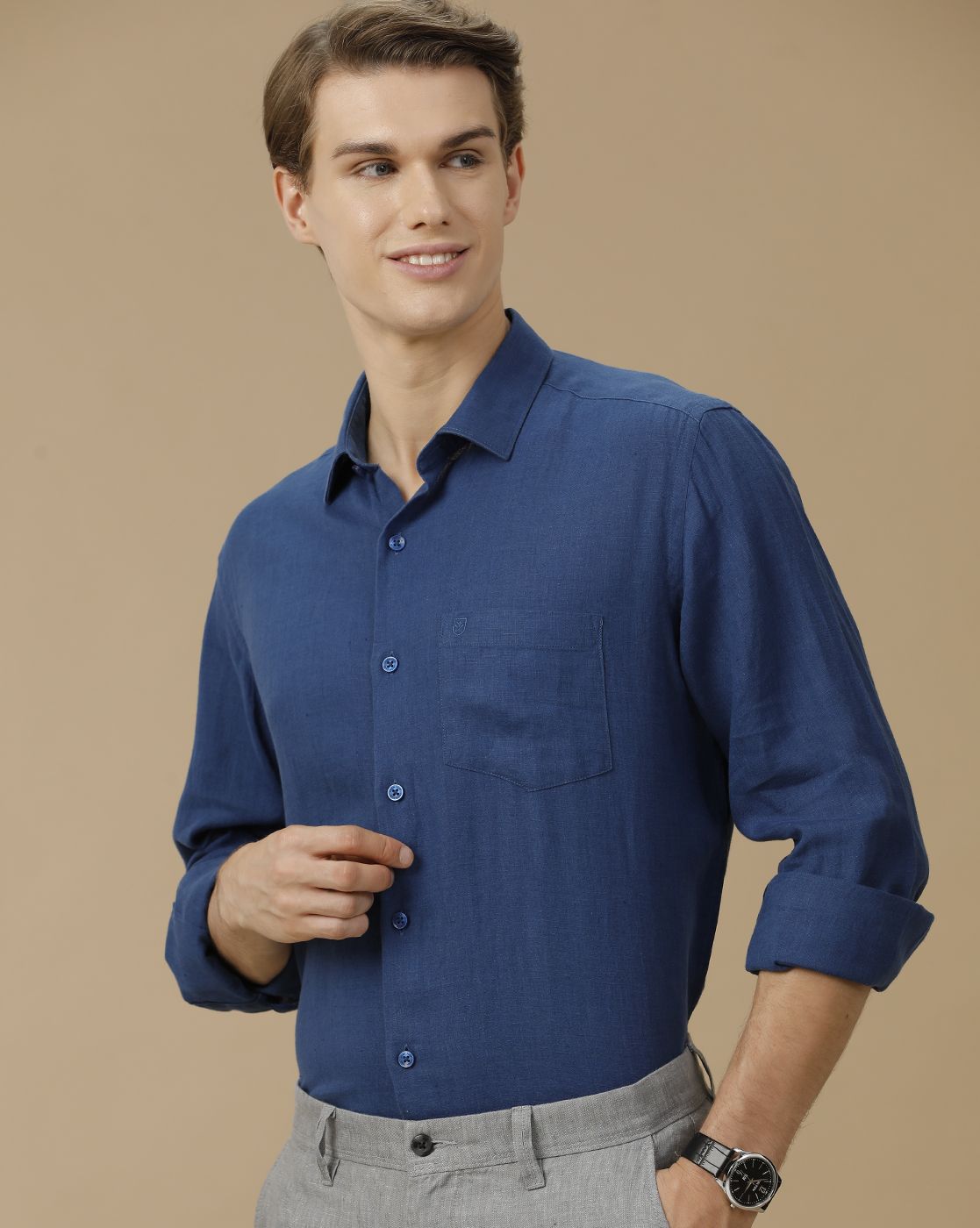 Men's Pure Linen Blue Solid Contemporary Fit Full Sleeve Casual Shirt