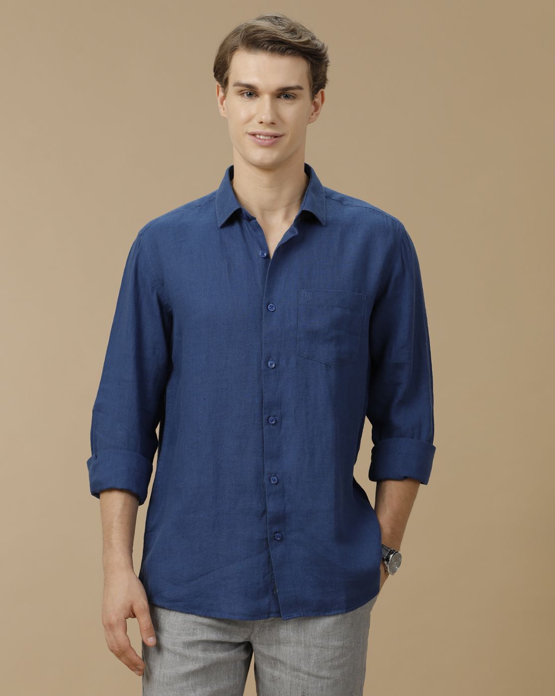 Men's Pure Linen Blue Solid Contemporary Fit Full Sleeve Casual Shirt
