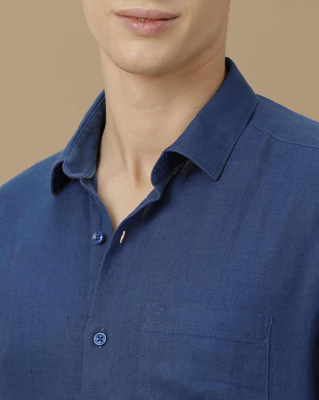 Men's Pure Linen Blue Solid Contemporary Fit Full Sleeve Casual Shirt