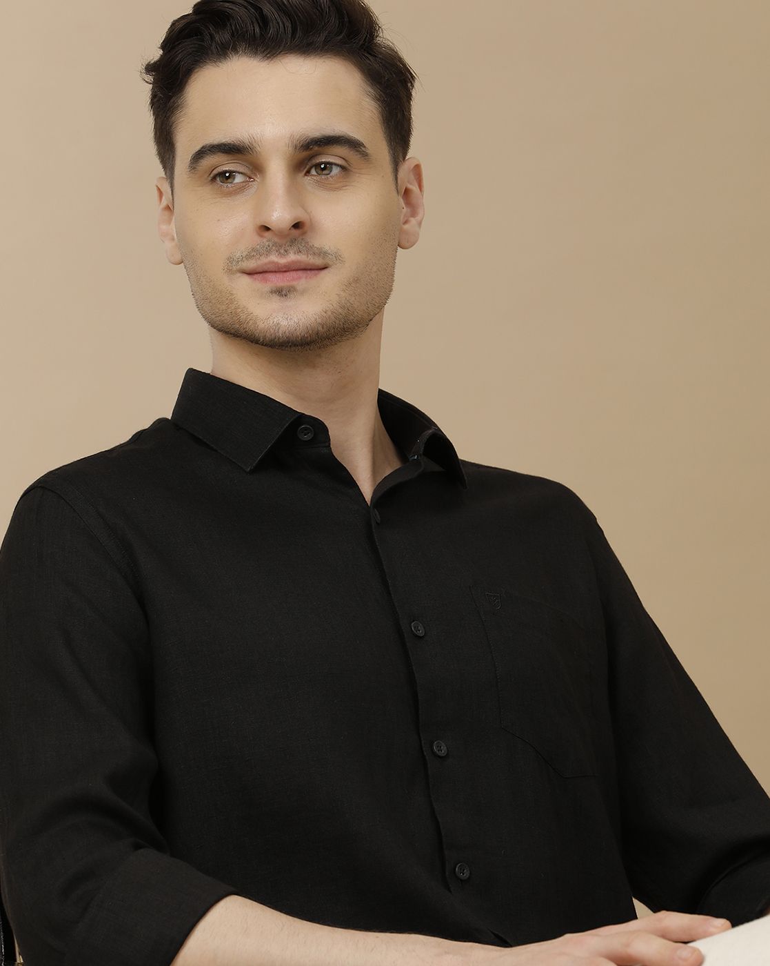 Men's Pure Linen Black Solid Contemporary Fit Full Sleeve Casual Shirt