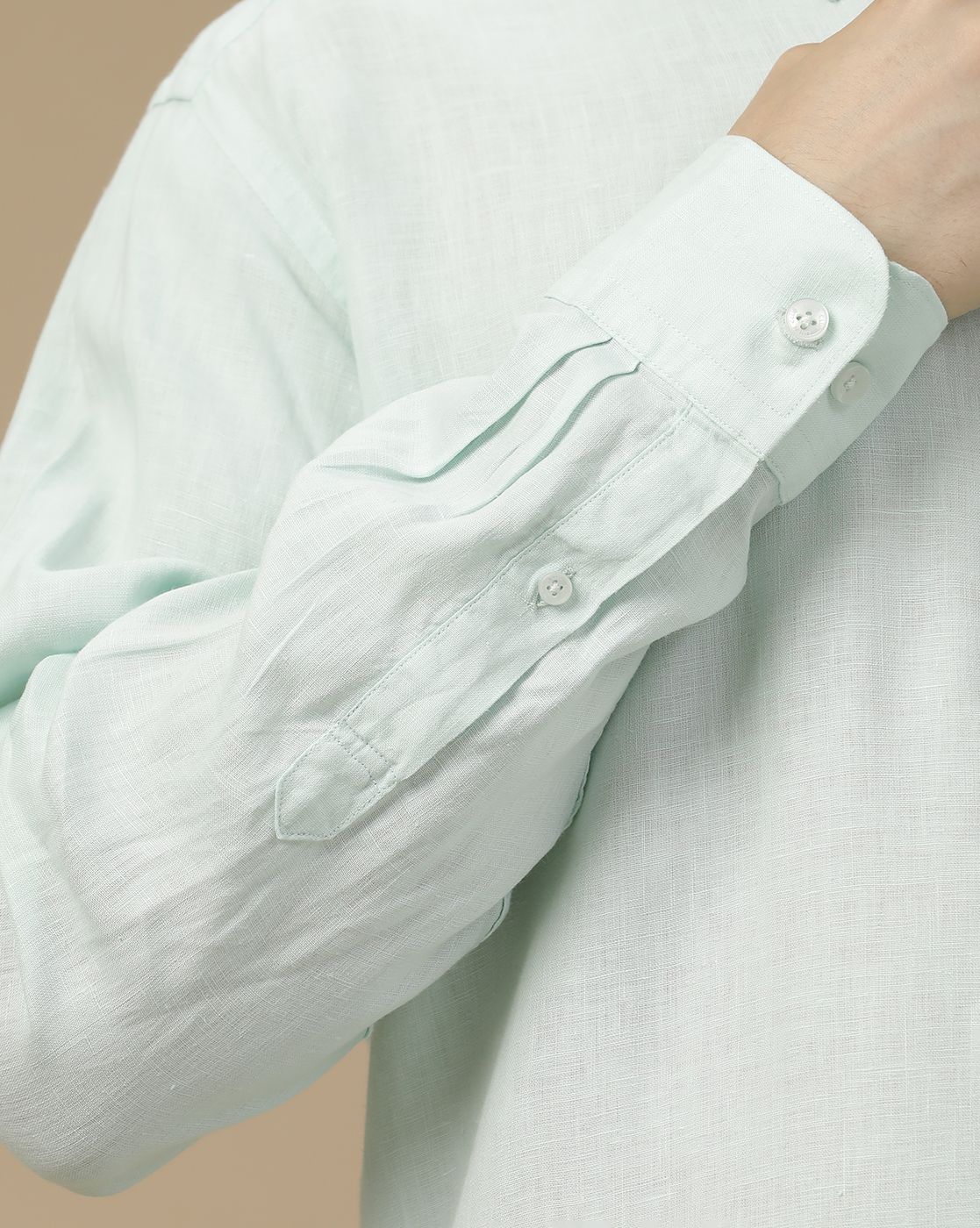Men's Pure Linen Turquoise Blue Solid Contemporary Fit Full Sleeve Casual Shirt