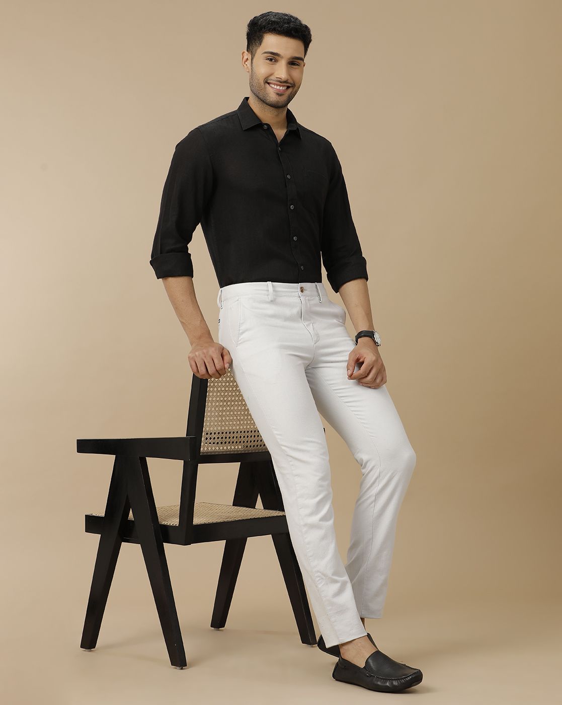 Men's Pure Linen Black Solid Contemporary Fit Full Sleeve Casual Shirt