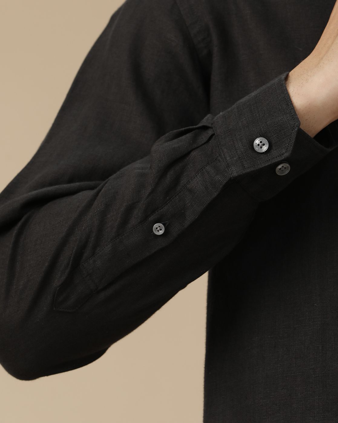 Men's Pure Linen Black Solid Contemporary Fit Full Sleeve Casual Shirt
