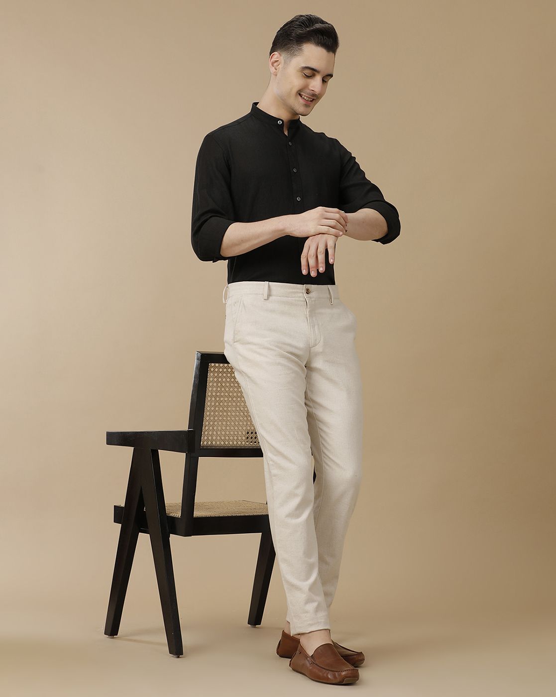 Men's Pure Linen Black Solid Contemporary Fit Full Sleeve Casual Shirt